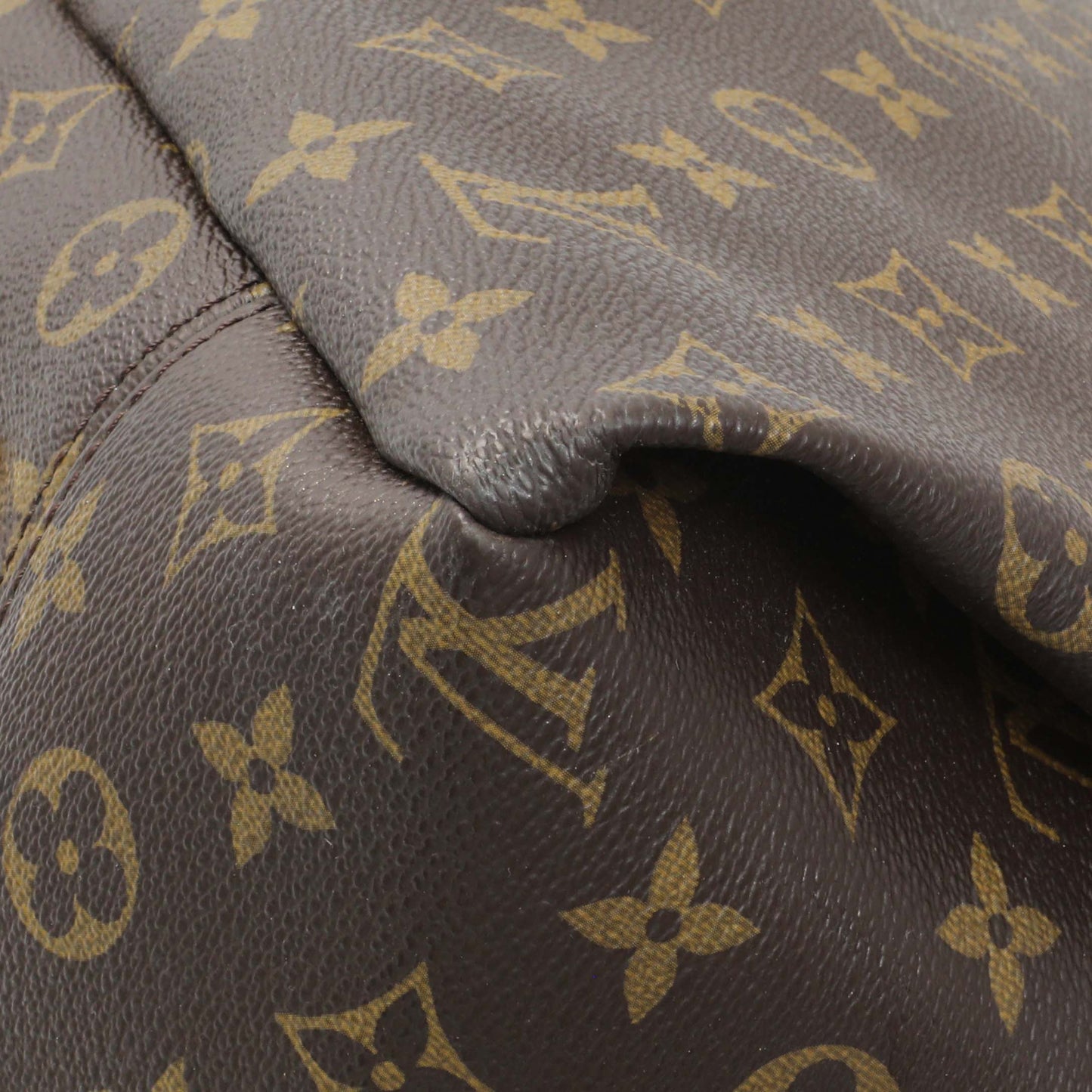 Exclusive Louis Vuitton Monogram Artsy MM — Detail View