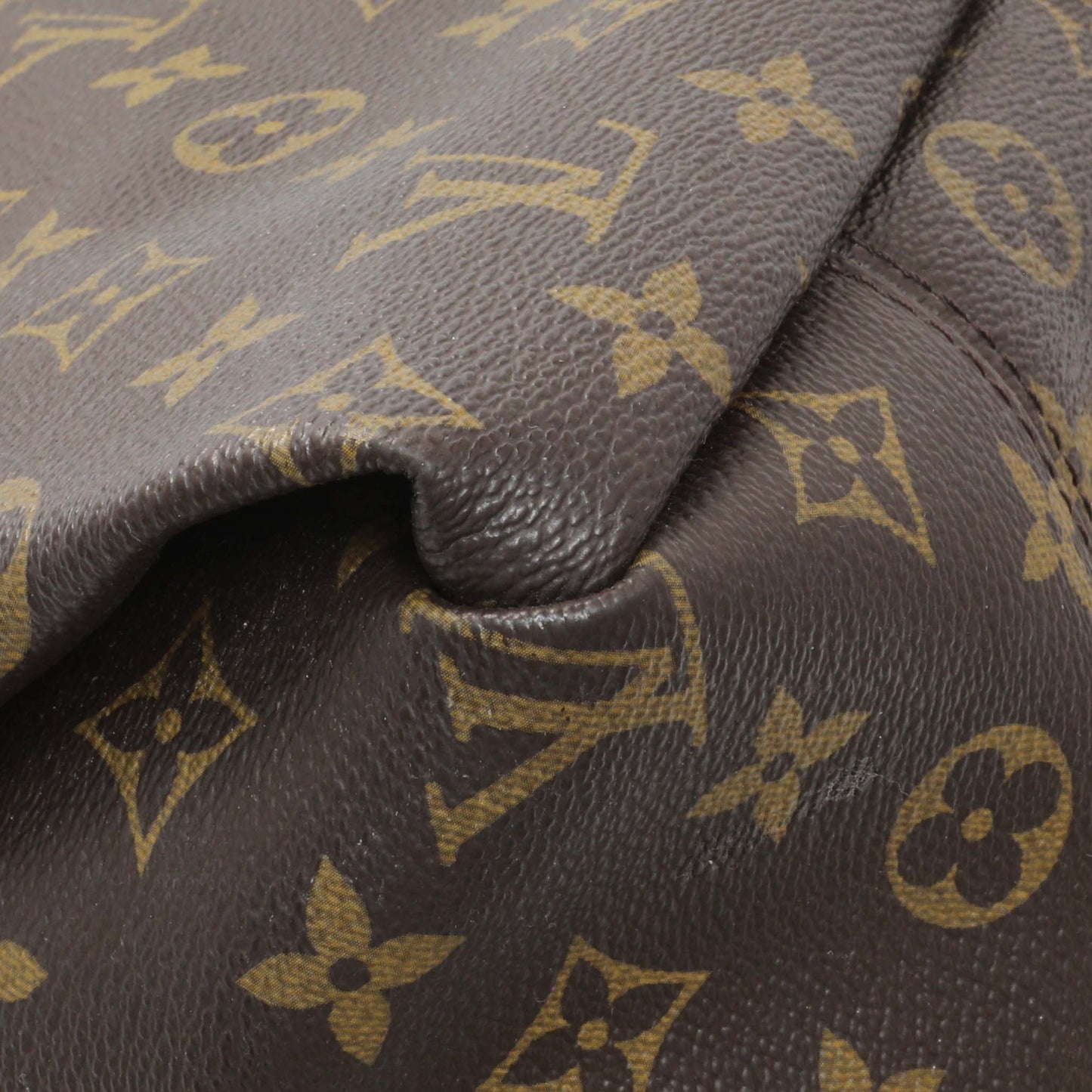 Exclusive Louis Vuitton Monogram Artsy MM — Lifestyle View