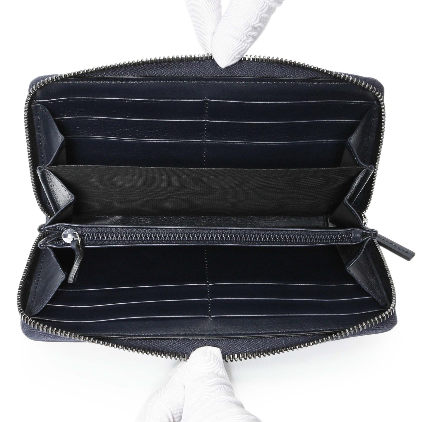 Exclusive Gucci GG Supreme Zipped Long Wallet — Top View
