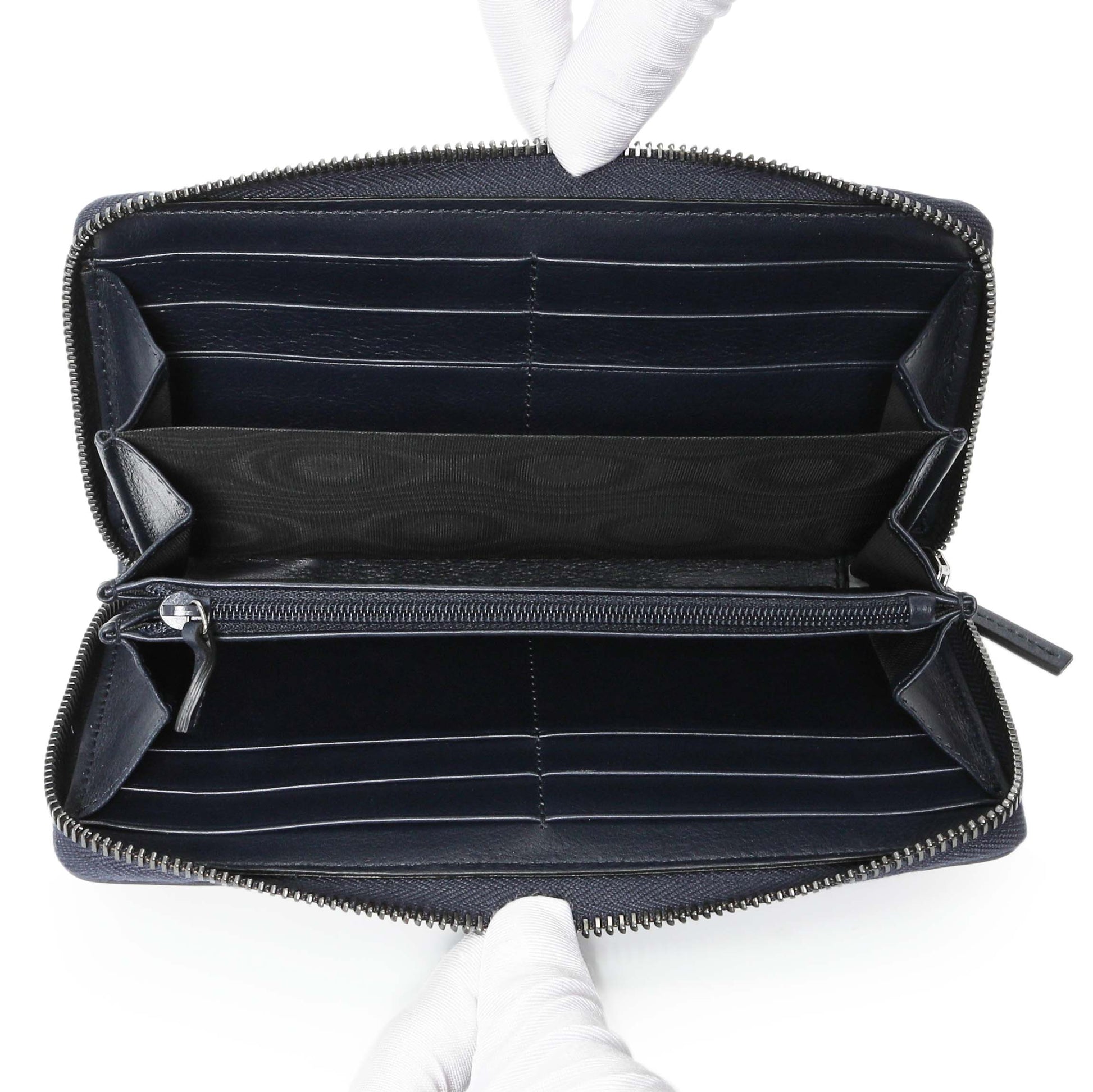 Exclusive Gucci GG Supreme Zipped Long Wallet — Top View