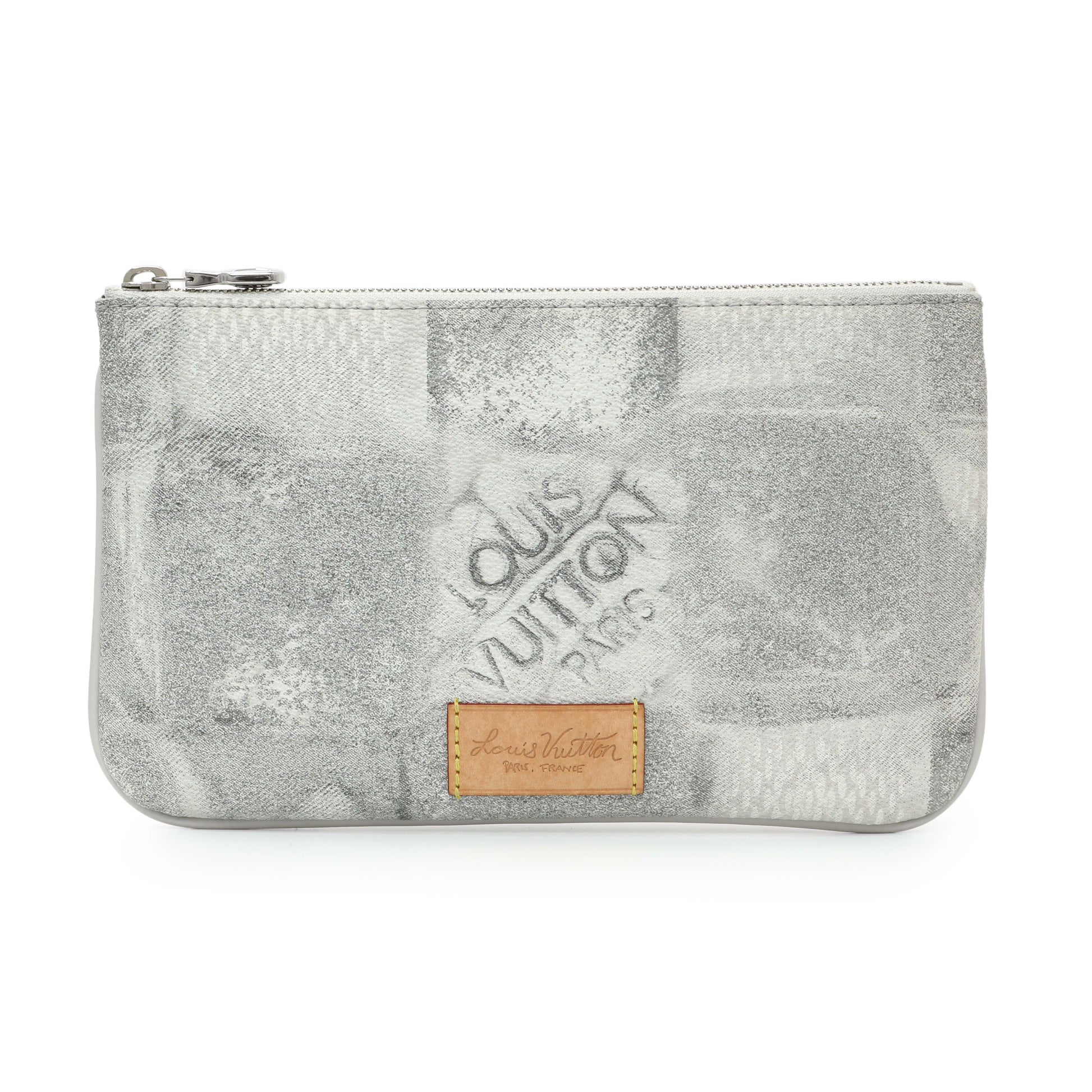 Exclusive Louis Vuitton Stone Grey Damier Salt Trio Messenger — Detail View