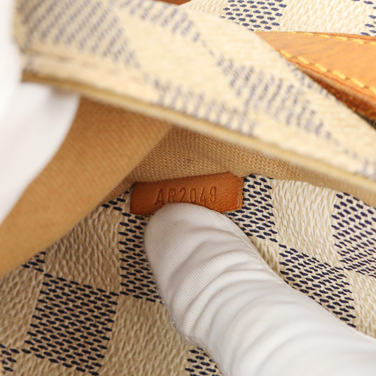 Exclusive Louis Vuitton Damier Azur Totally PM — Alternate View 10