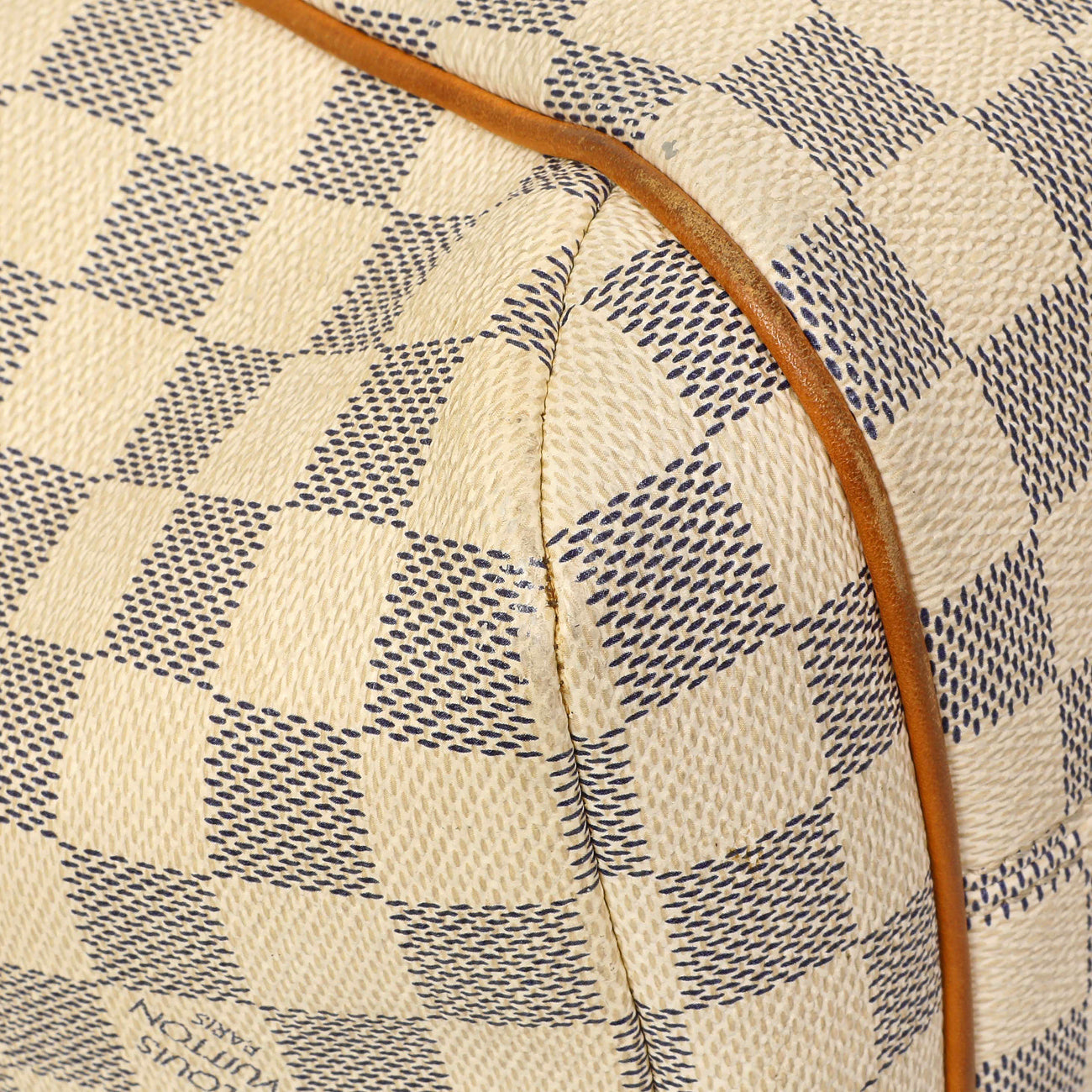 Exclusive Louis Vuitton Damier Azur Totally PM — Top View