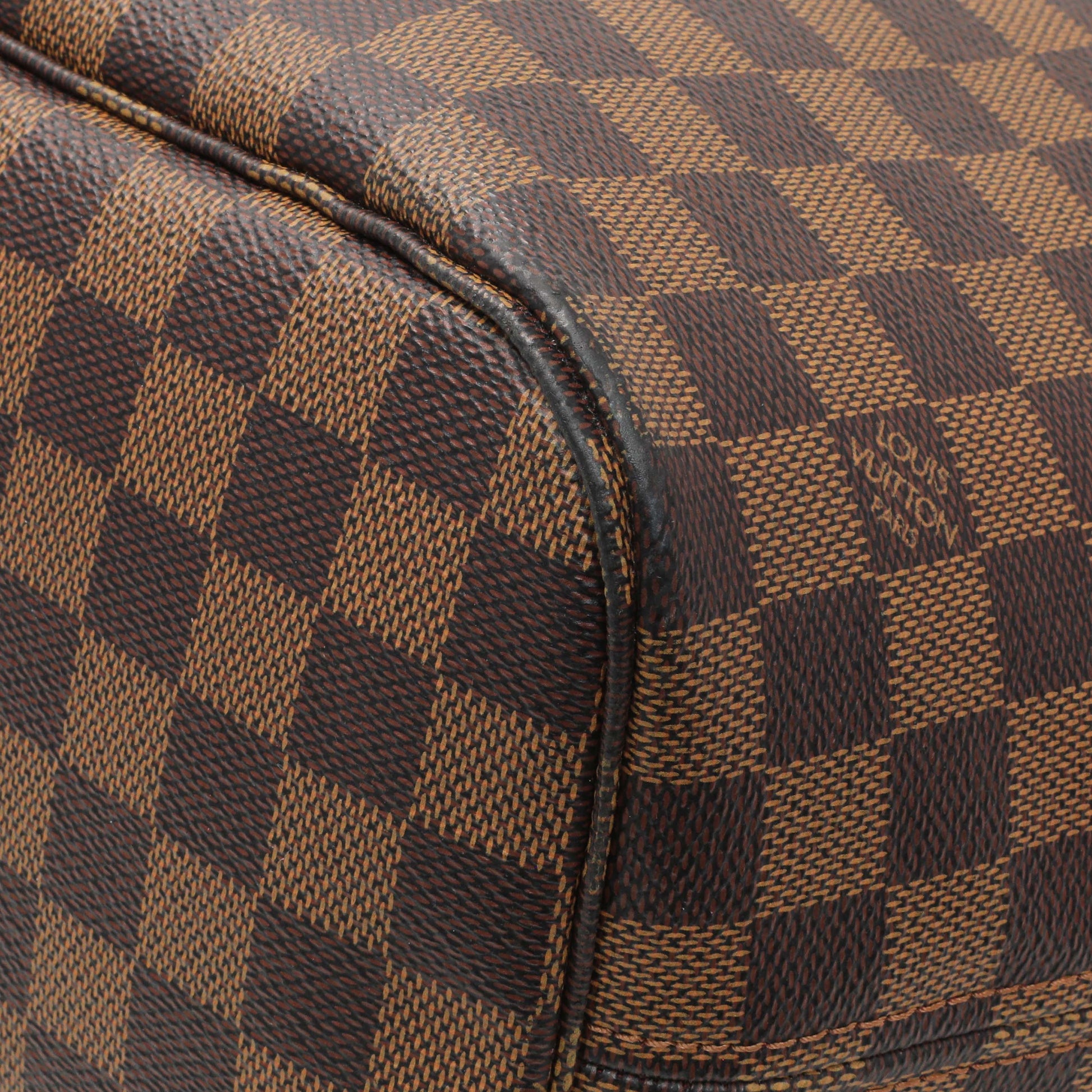 Exclusive Louis Vuitton Damier Ebene Neverfull MM — Detail View
