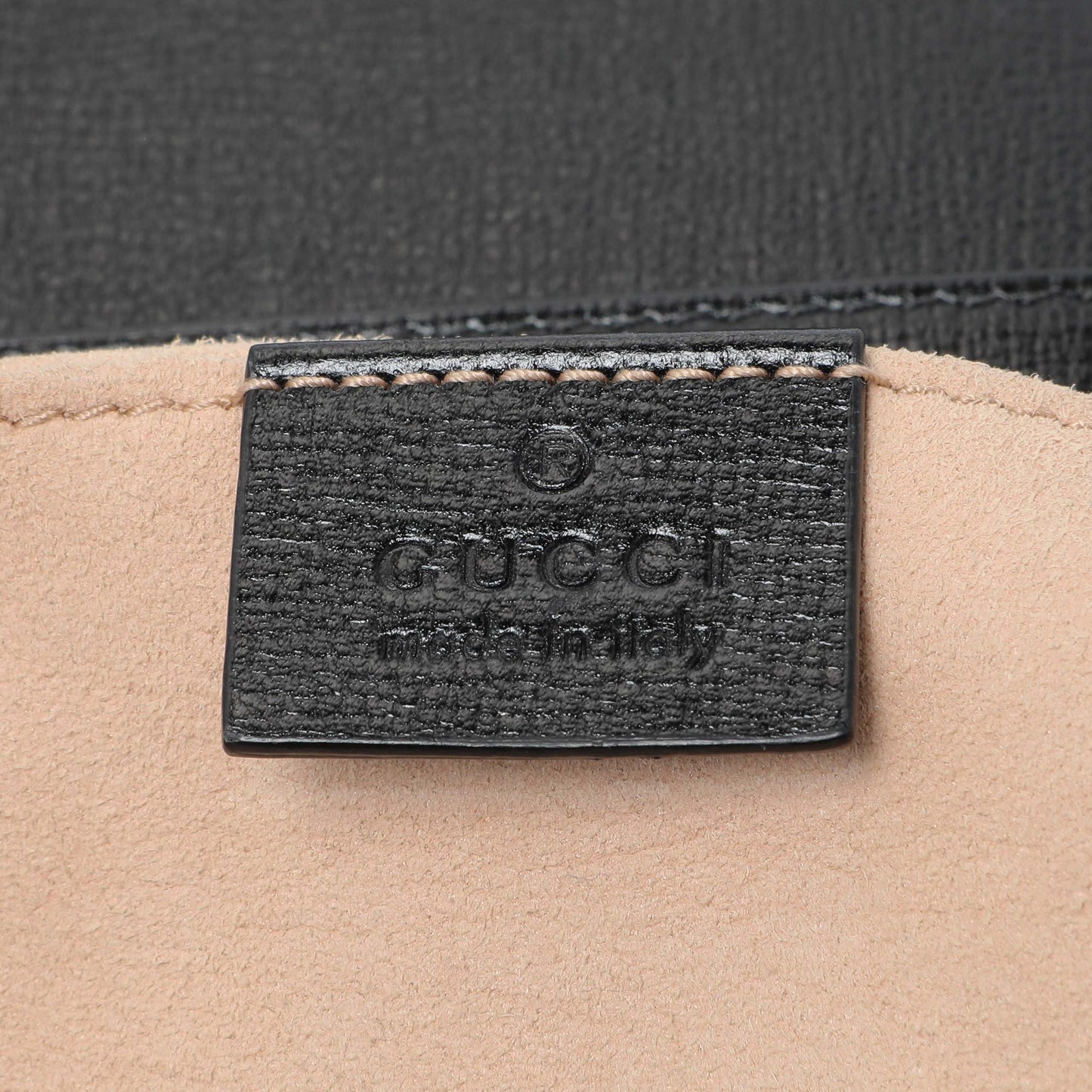 Exclusive Gucci Black Beige Calfskin Horsebit 1955 Drawstring Bucket Bag — Detail View