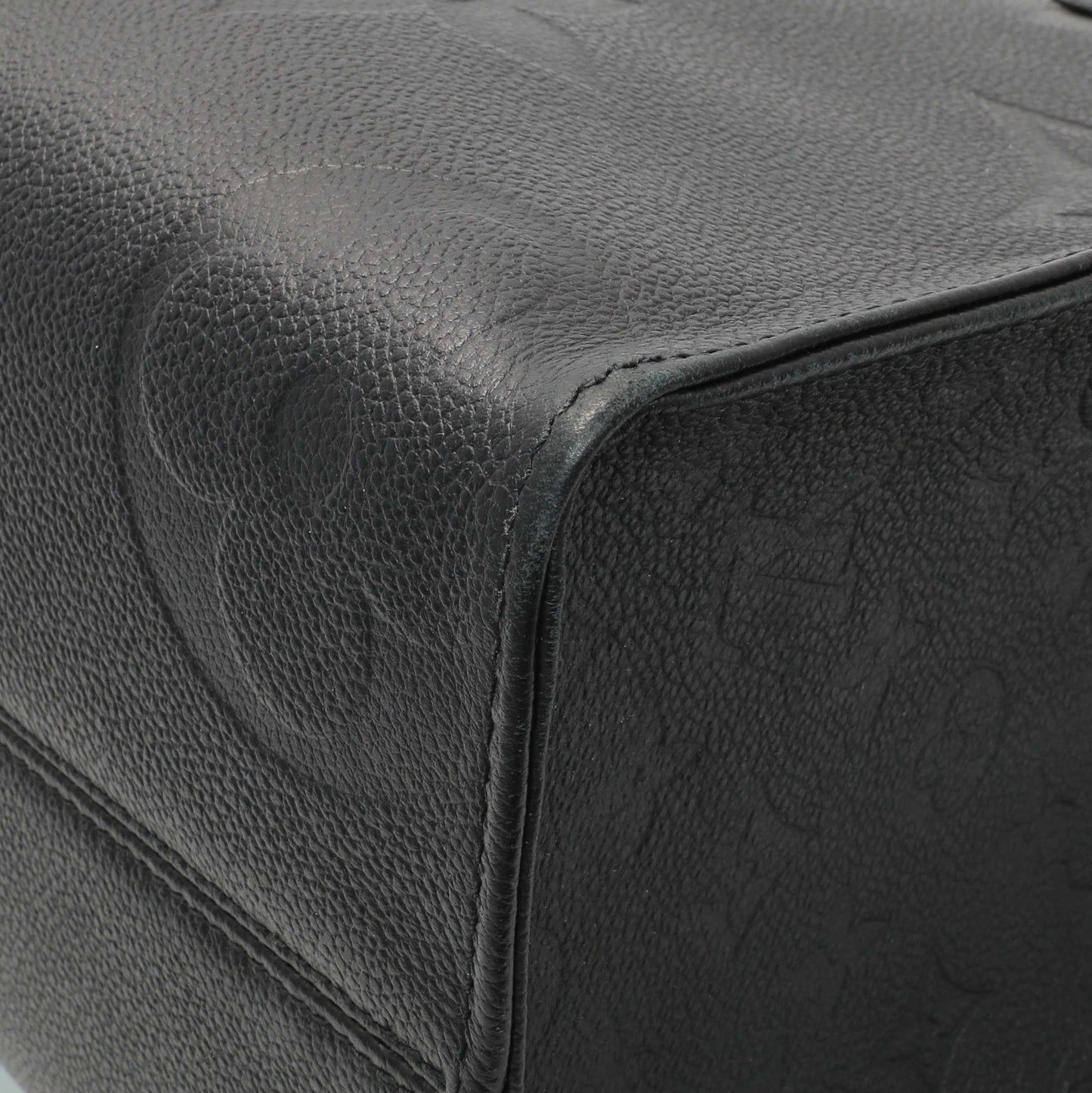 Exclusive Louis Vuitton Black Empreinte Monogram Giant OnTheGo MM — Detail View