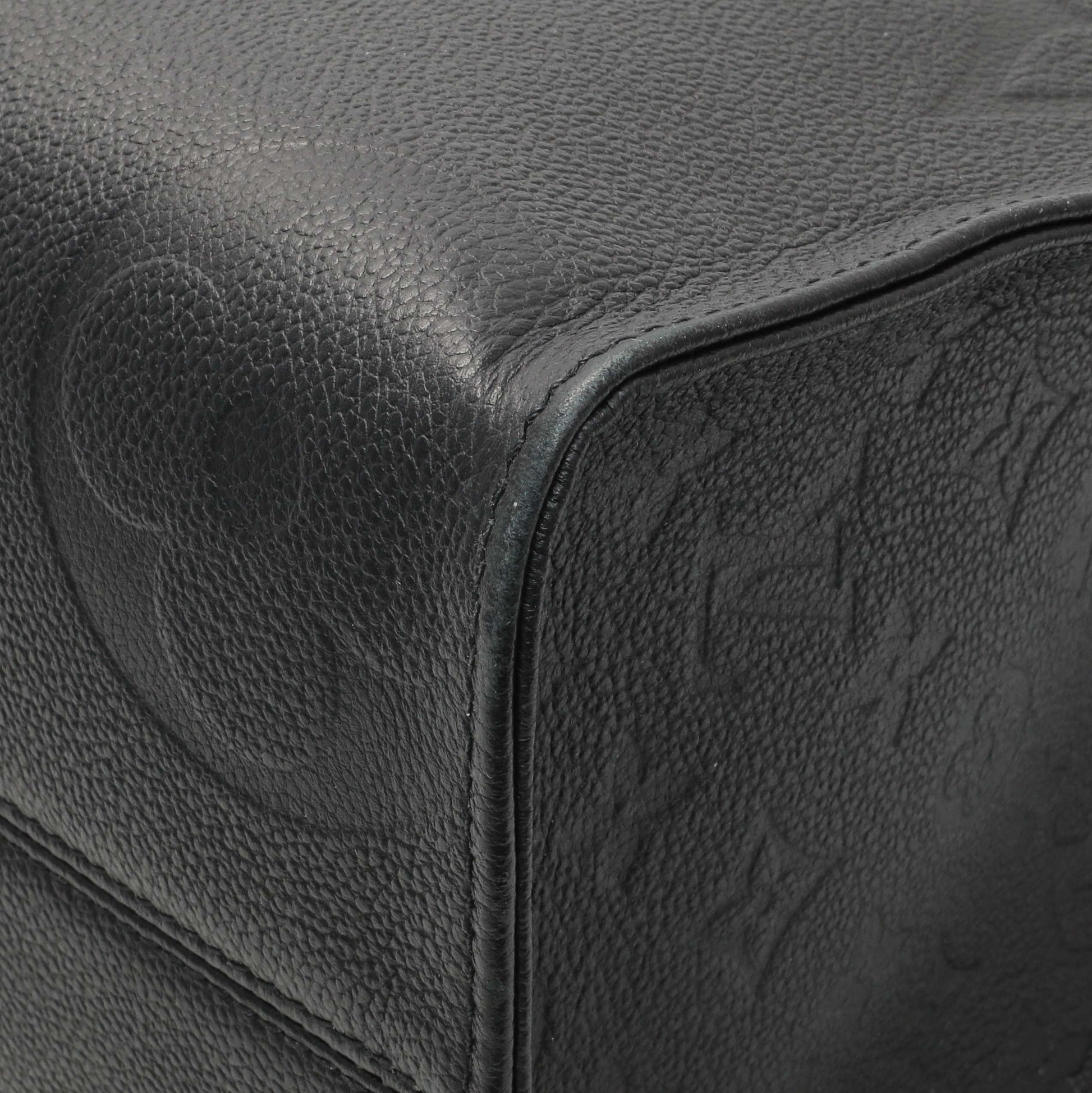 Exclusive Louis Vuitton Black Empreinte Monogram Giant OnTheGo MM — Alternate View 7