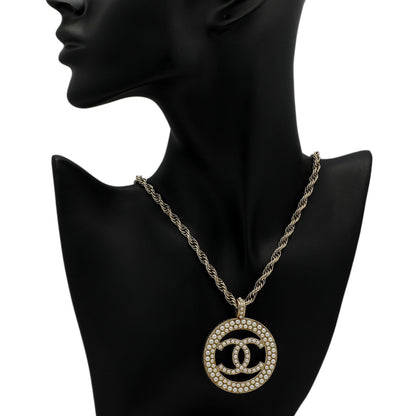Exclusive Chanel Pearl CC Pendant    Necklace — Top View