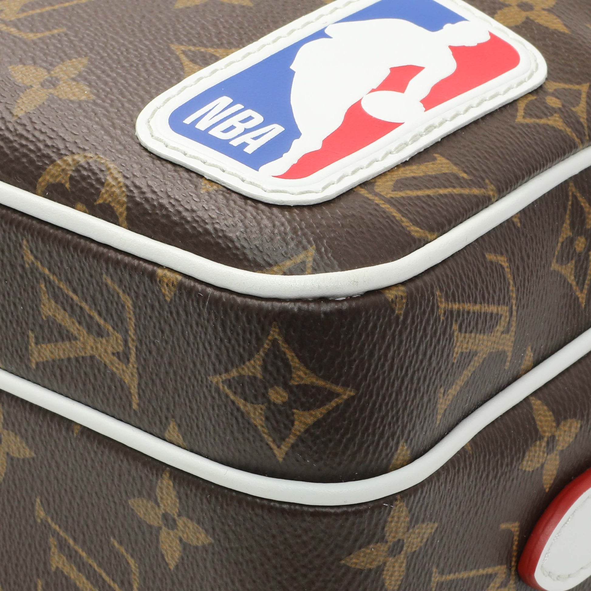 Exclusive Louis Vuitton X Nba 2020 Monogram Nil Messenger Bag — Detail View