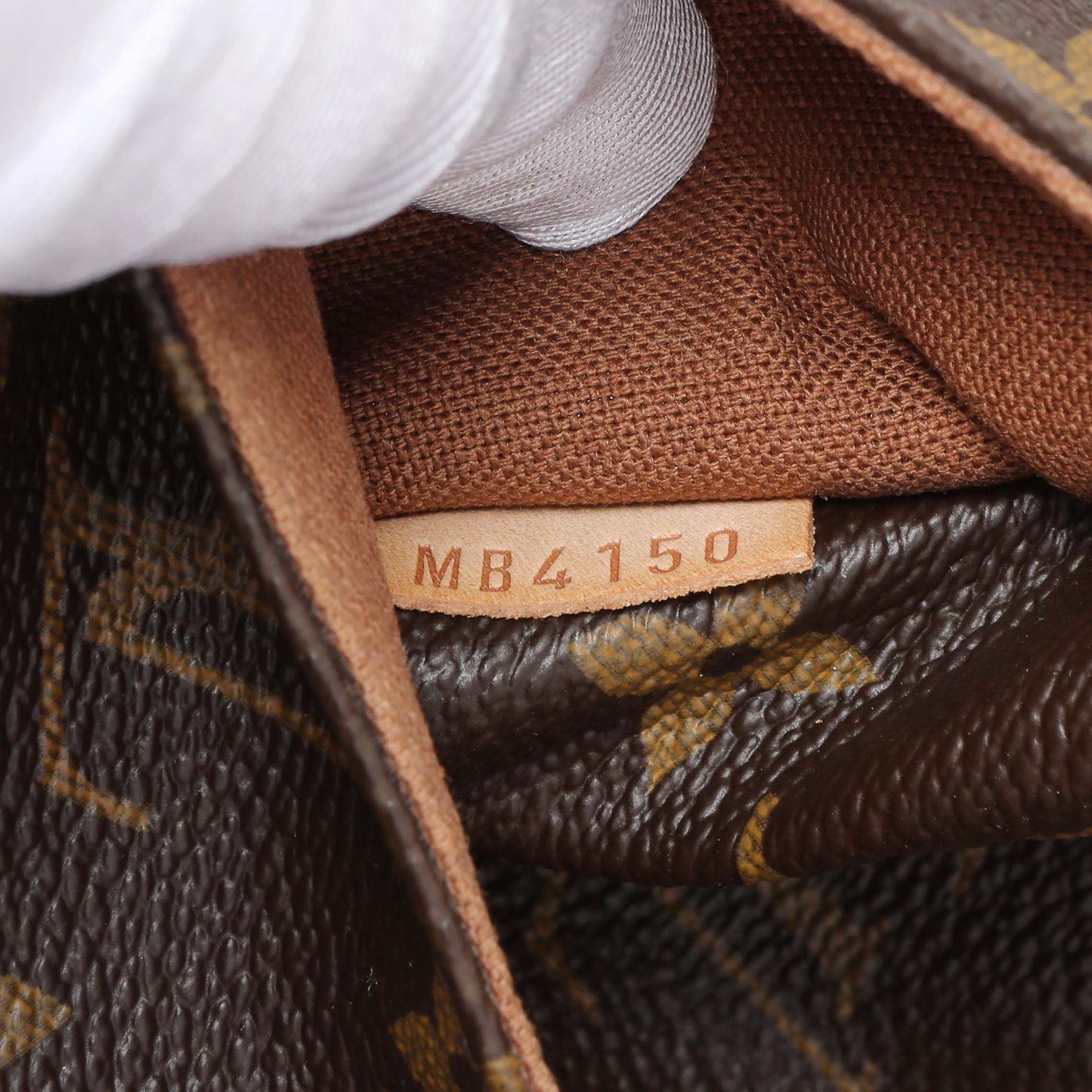 Exclusive Louis Vuitton Monogram Totally MM — Alternate View 10