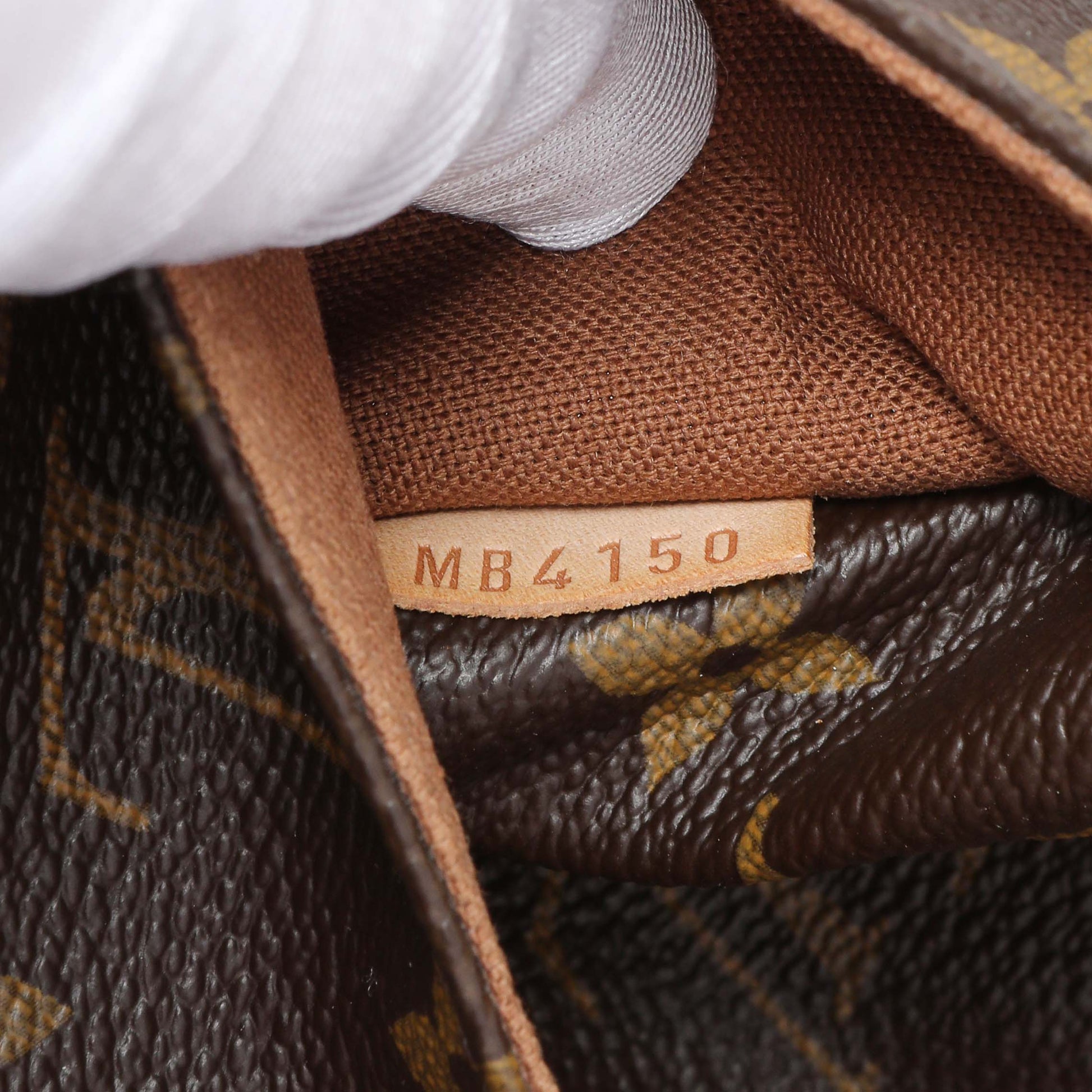 Exclusive Louis Vuitton Monogram Totally MM — Alternate View 10