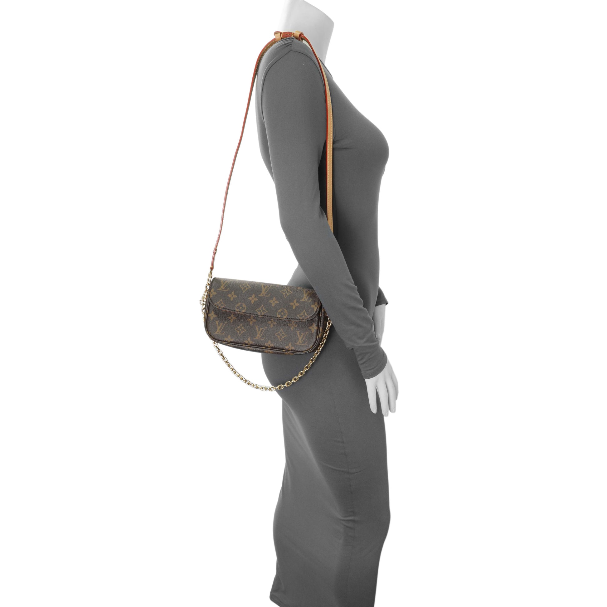 Exclusive Louis Vuitton Monogram Ivy Wallet On Chain — Lifestyle View