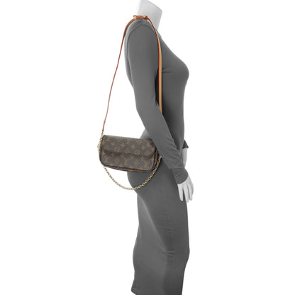 Exclusive Louis Vuitton Monogram Ivy Wallet On Chain — Lifestyle View