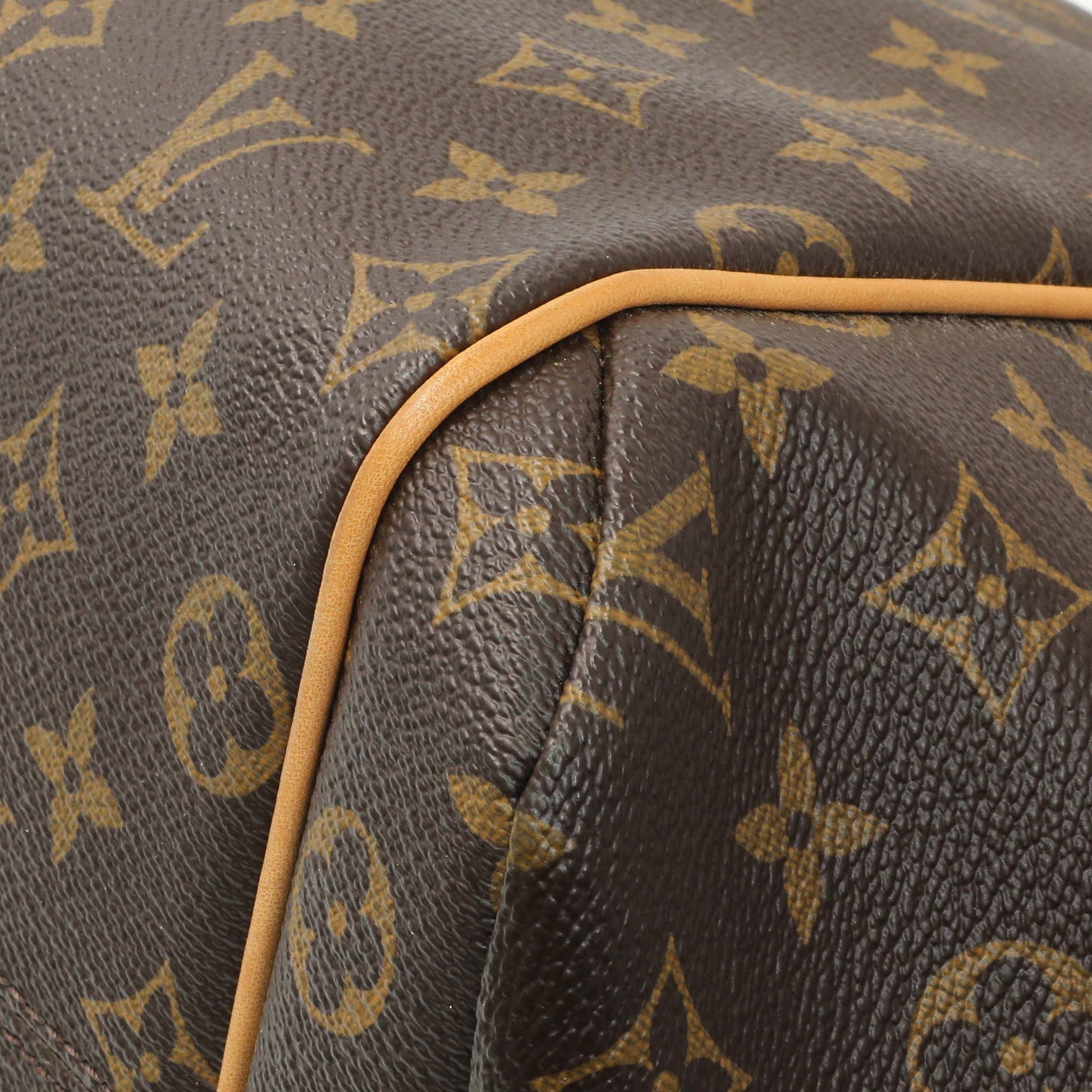 Exclusive Louis Vuitton Monogram Totally MM — Detail View