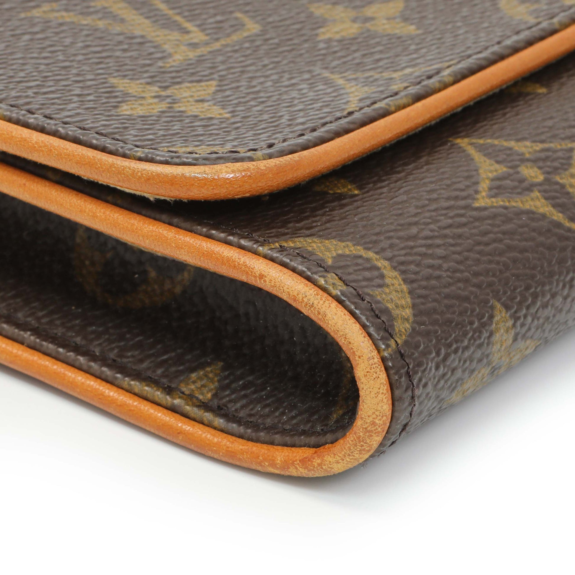 Exclusive Louis Vuitton Monogram Pochette Twin GM — Top View