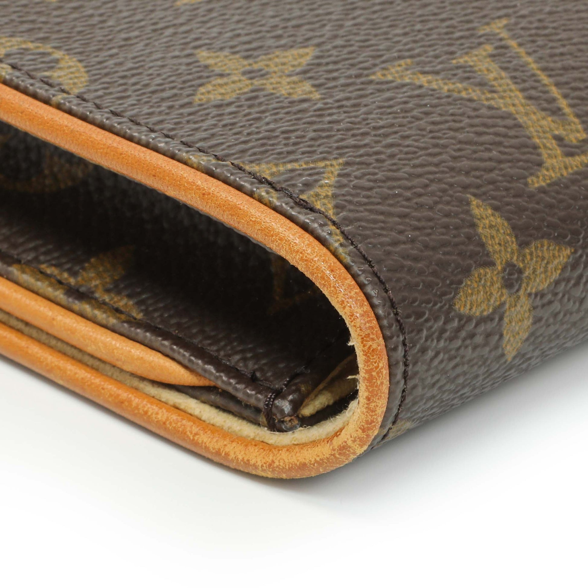 Exclusive Louis Vuitton Monogram Pochette Twin GM — Alternate View 8