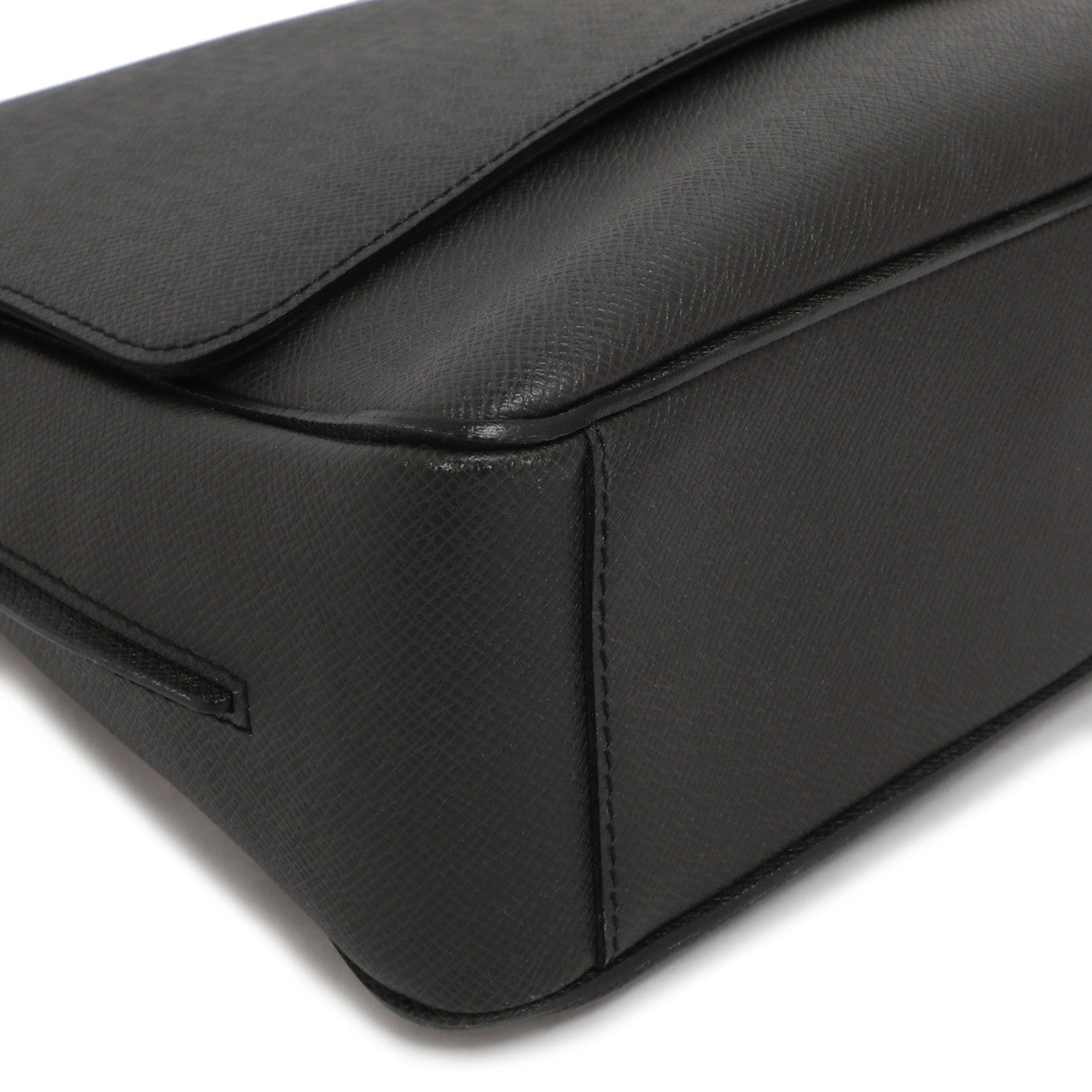 Exclusive Louis Vuitton Ardoise Taiga Roman MM — Top View