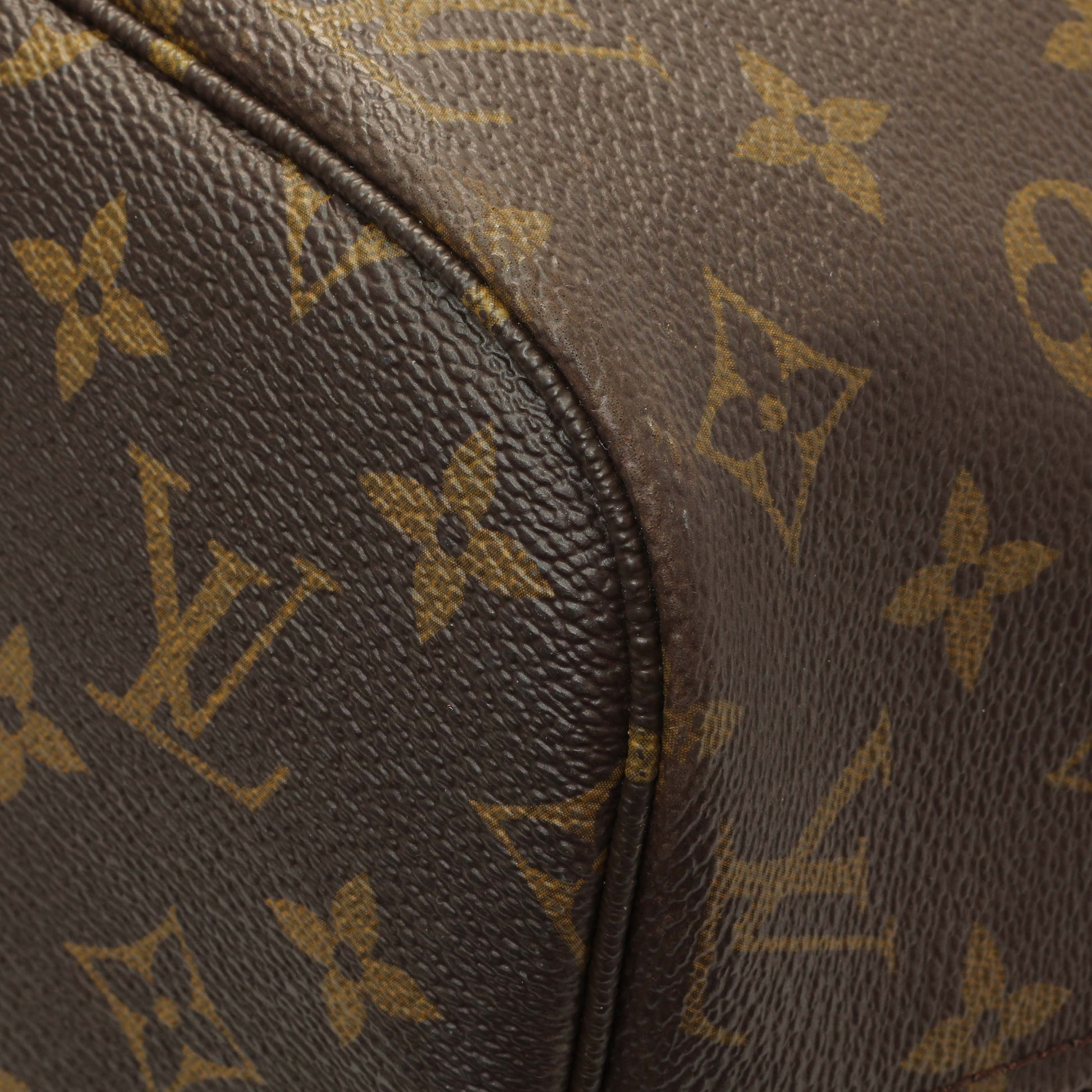 Exclusive Louis Vuitton Monogram Neverfull MM — Detail View