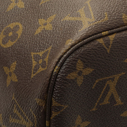 Exclusive Louis Vuitton Monogram Neverfull MM — Lifestyle View