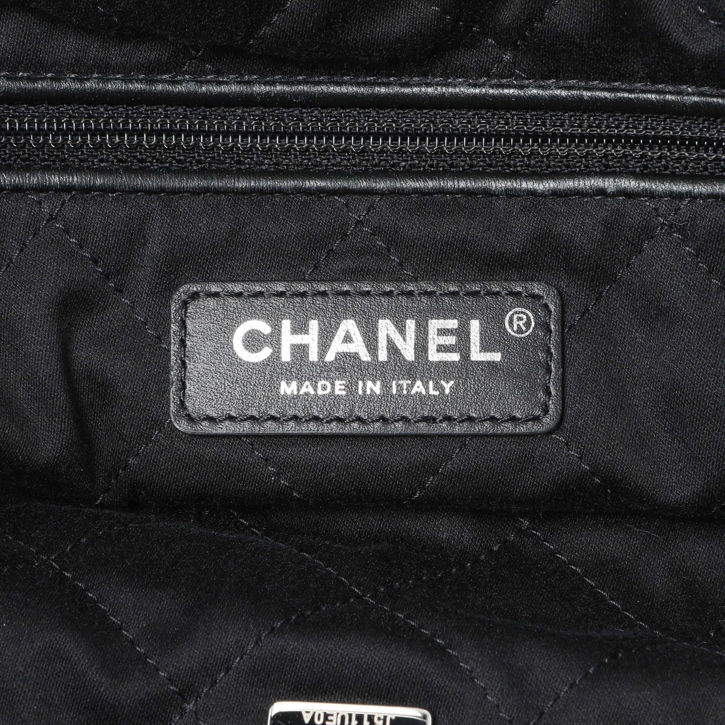 Exclusive Chanel Black Silver Metallic Shaded Quilted Shiny Calfskin Small Chanel 22 — Alternate View 9