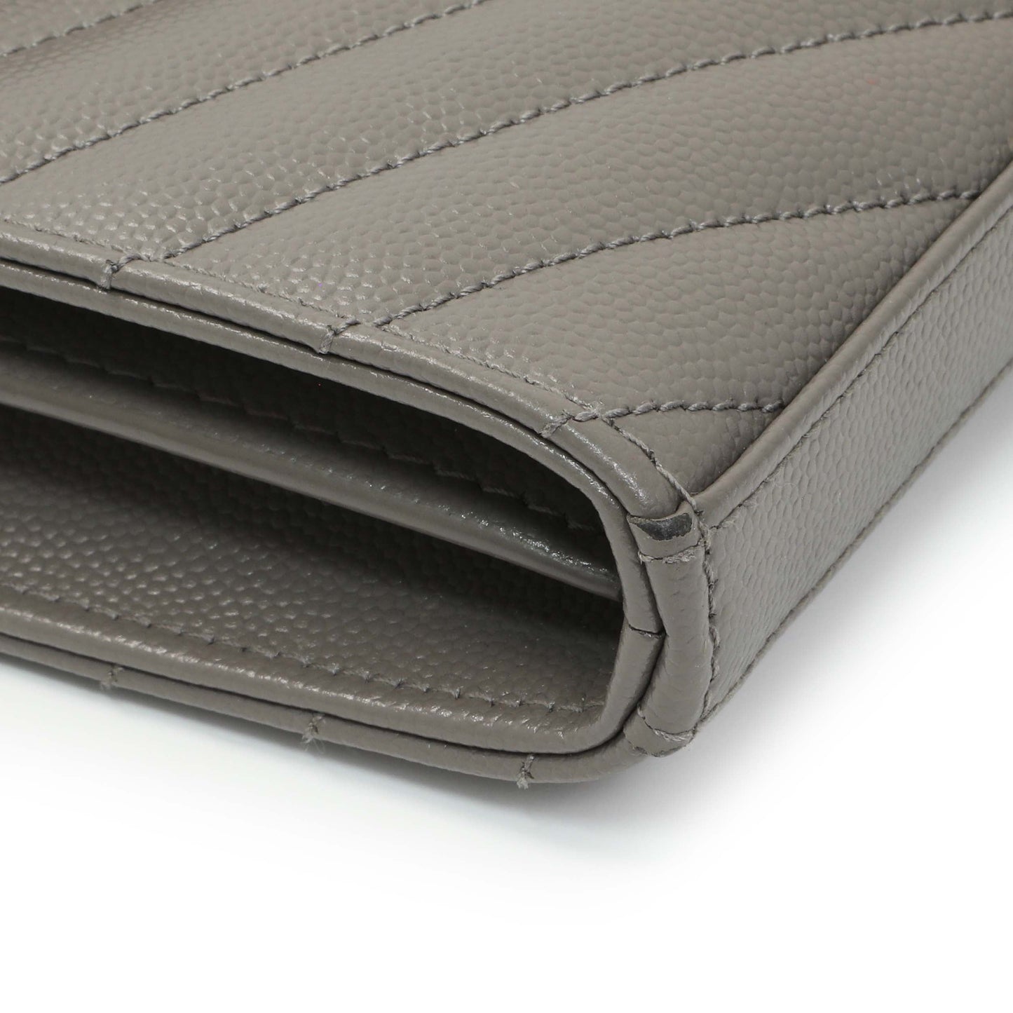 Exclusive Saint Laurent Grey Grain De Poudre Matelasse Chevron Monogram Chain Wallet — Top View