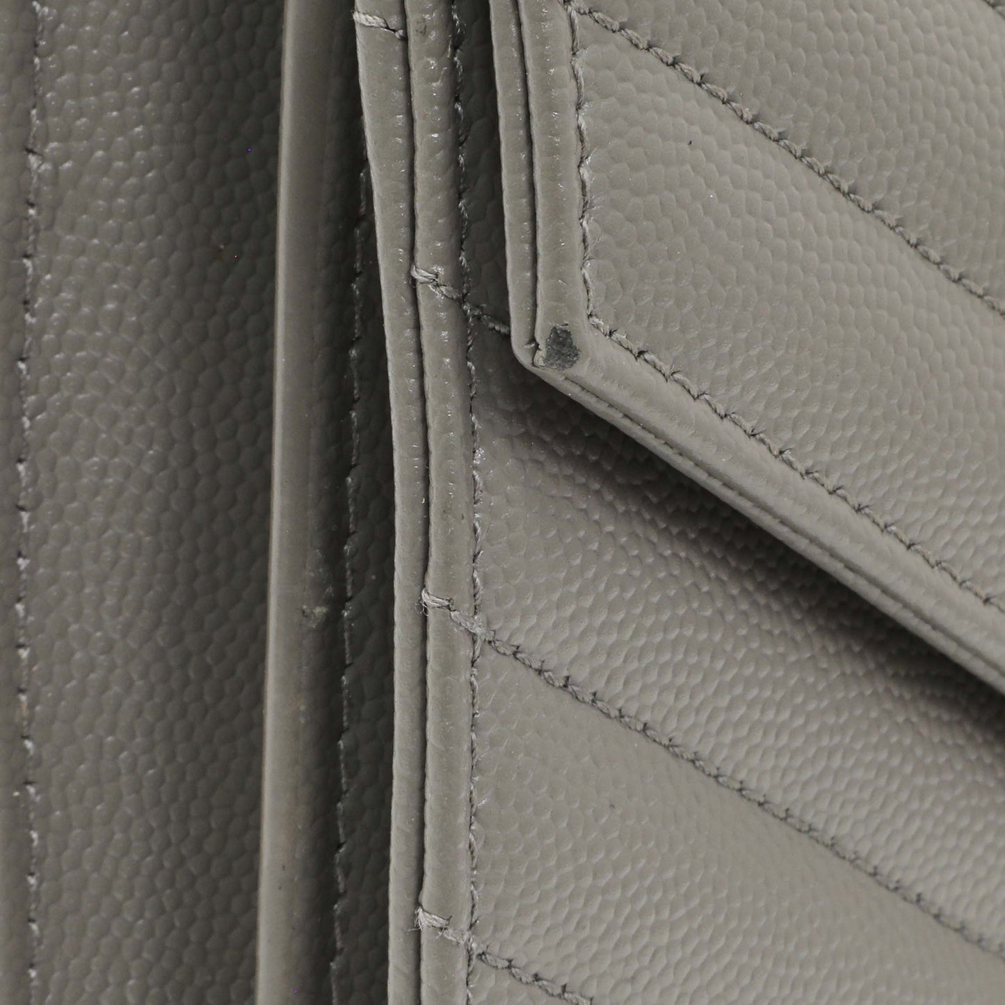 Exclusive Saint Laurent Grey Grain De Poudre Matelasse Chevron Monogram Chain Wallet — Alternate View 13