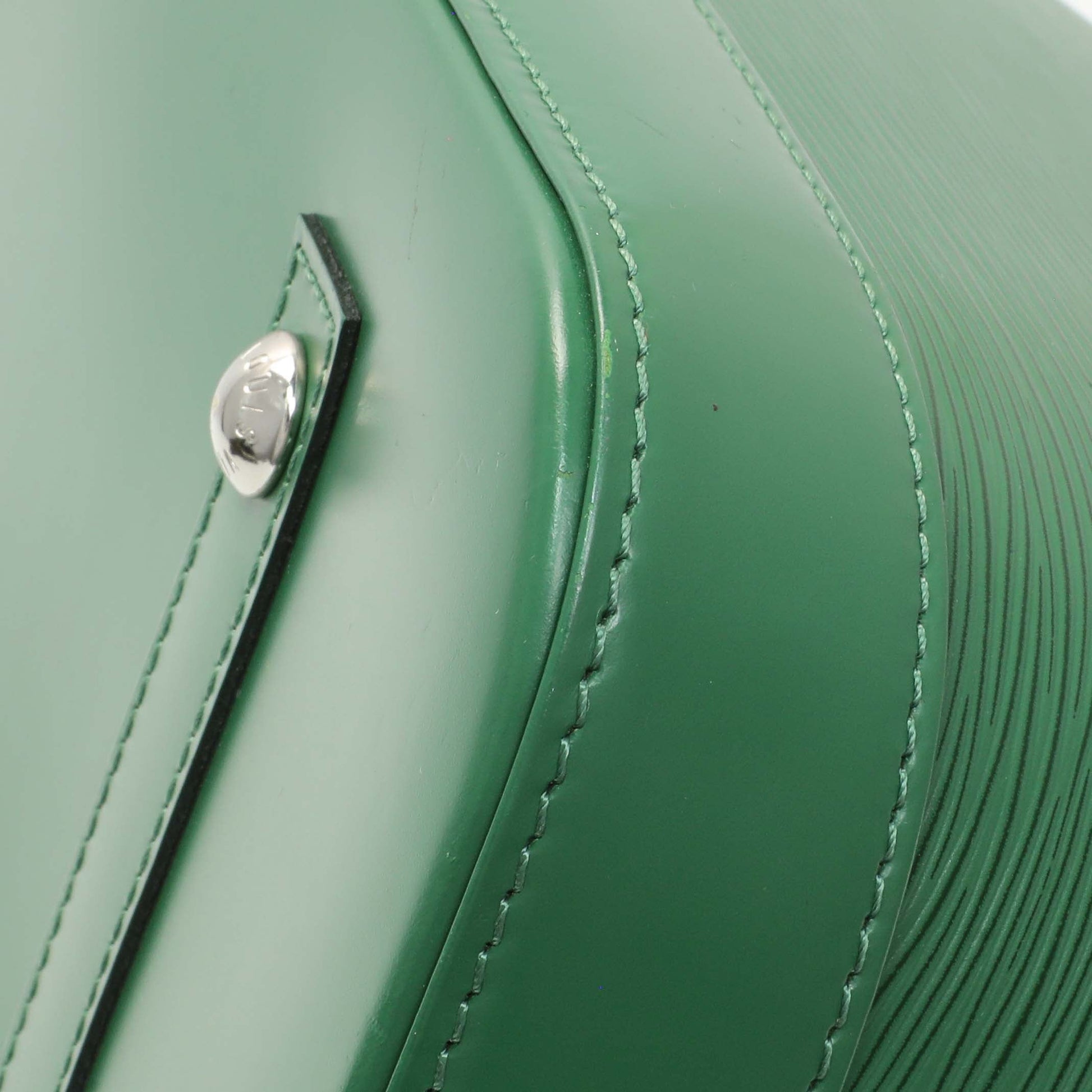 Exclusive Louis Vuitton Green Epi Alma GM — Detail View