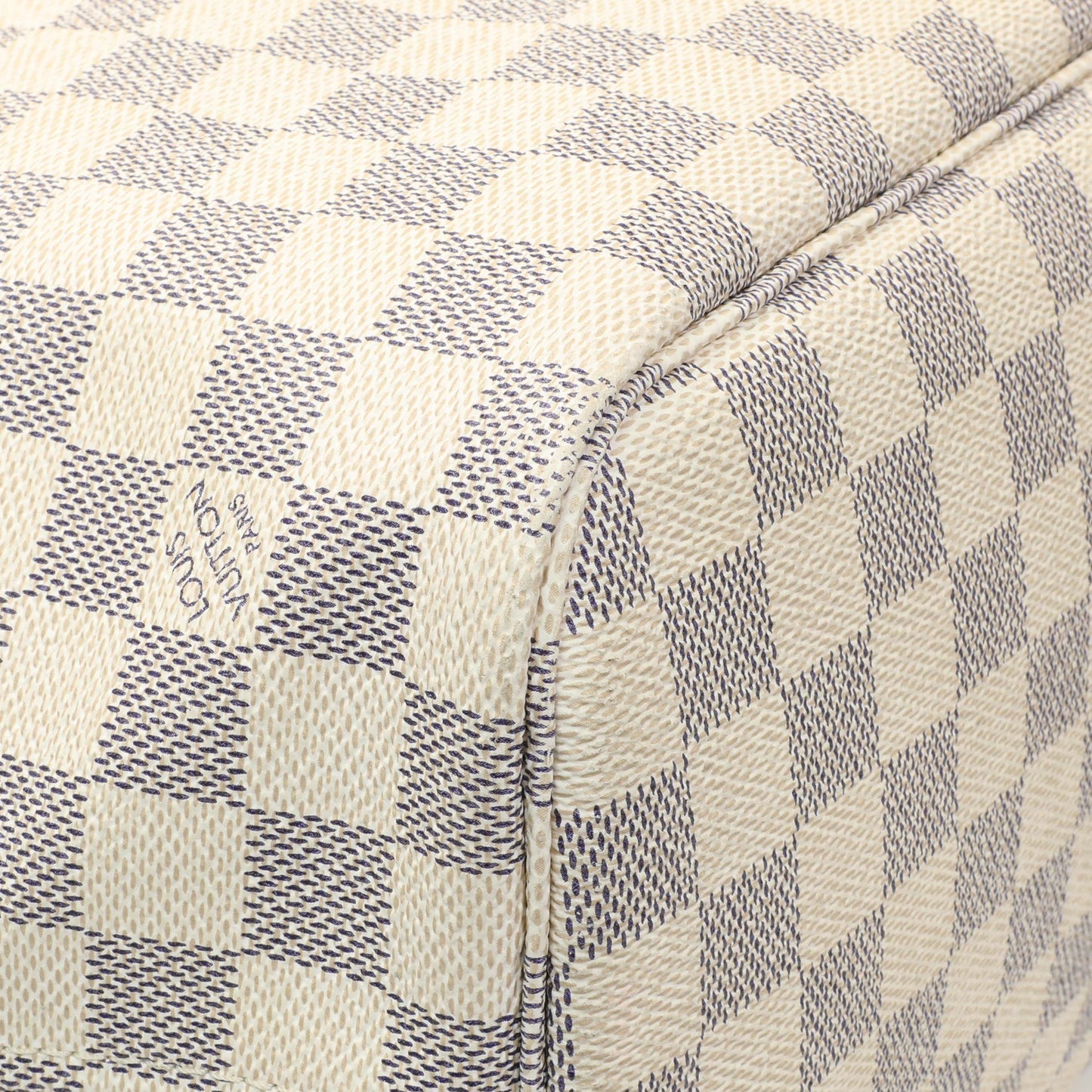 Exclusive Louis Vuitton Damier Azur Neverfull GM — Top View