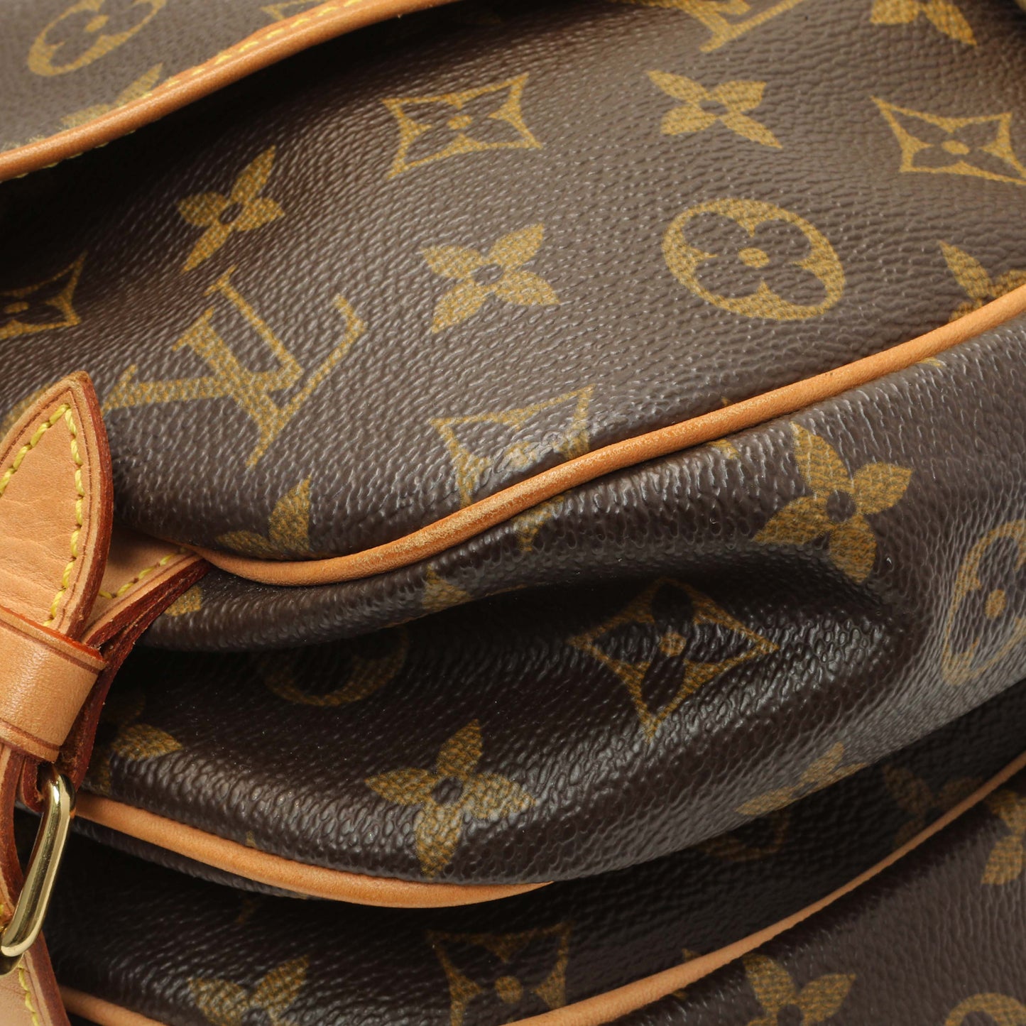 Exclusive Louis Vuitton Monogram Saumur 30 — Top View
