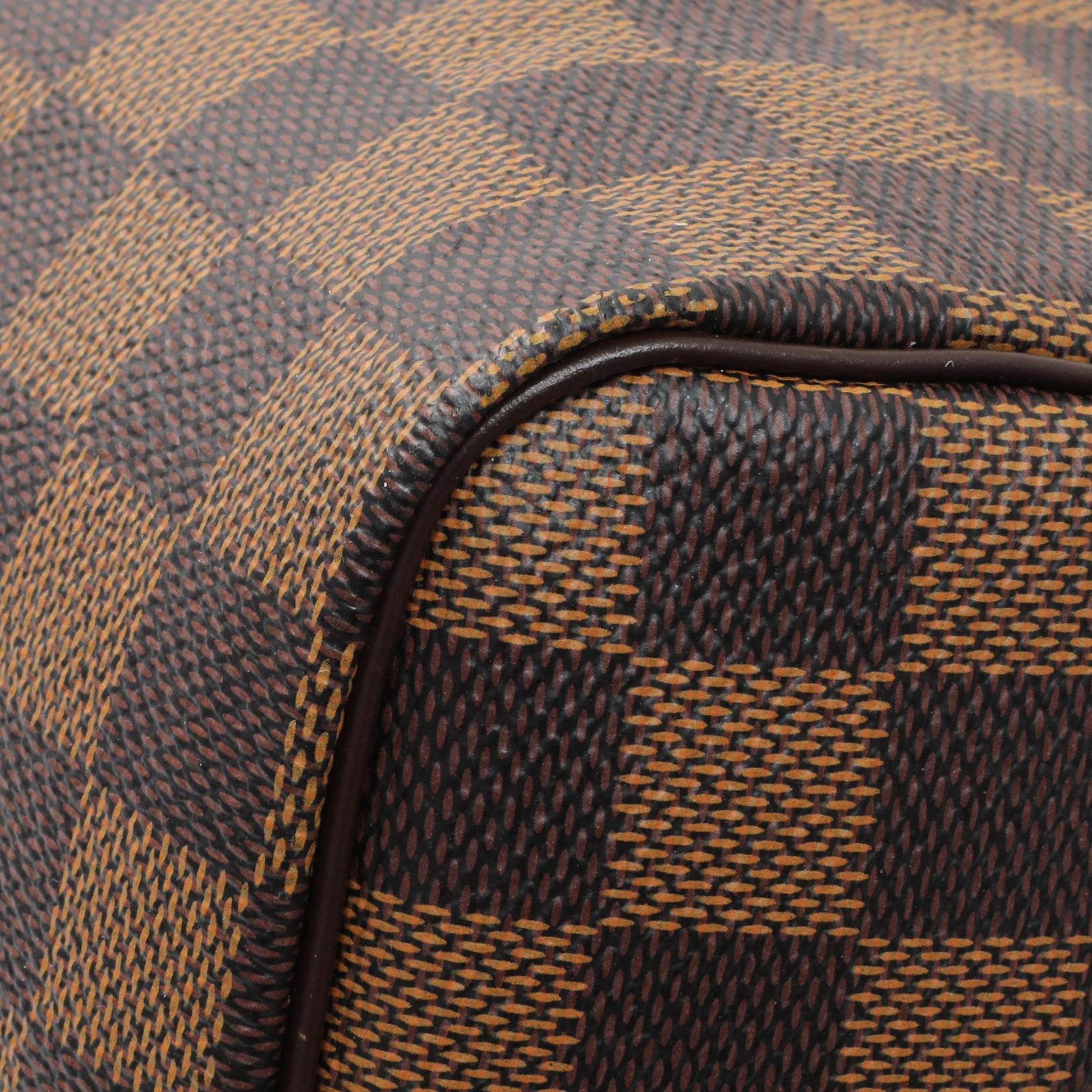 Exclusive Louis Vuitton Damier Ebene Speedy 35 — Detail View