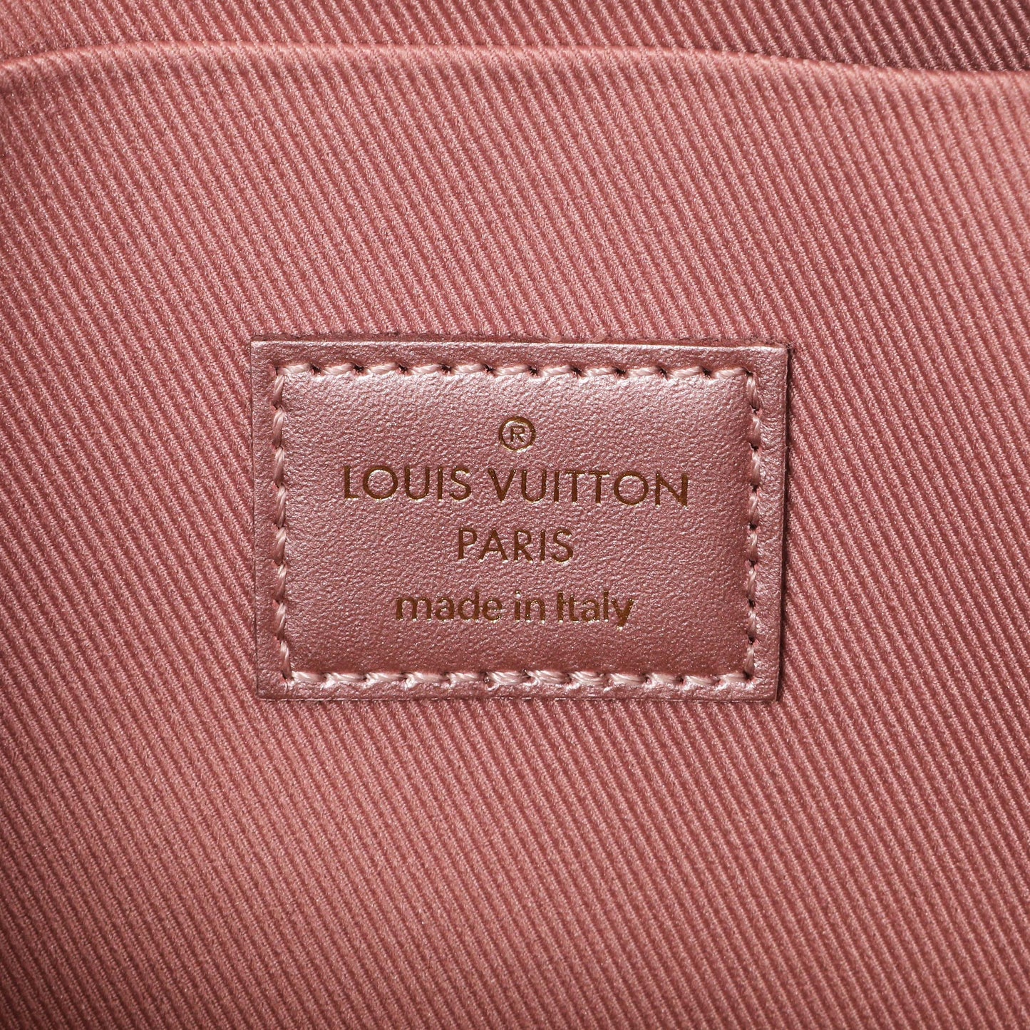 Exclusive Louis Vuitton Metallic Pale Pink Vernis Pochette Felicie Chain Wallet — Detail View