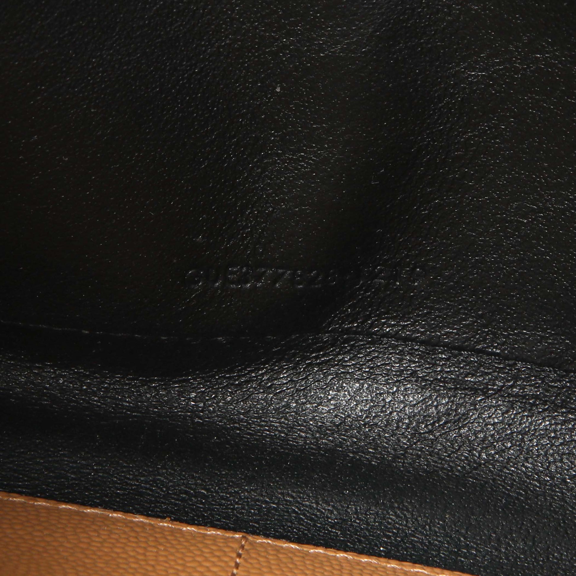 Exclusive Saint Laurent Dune Grain De Poudre Matelasse Chevron Monogram Chain Wallet — Lifestyle View