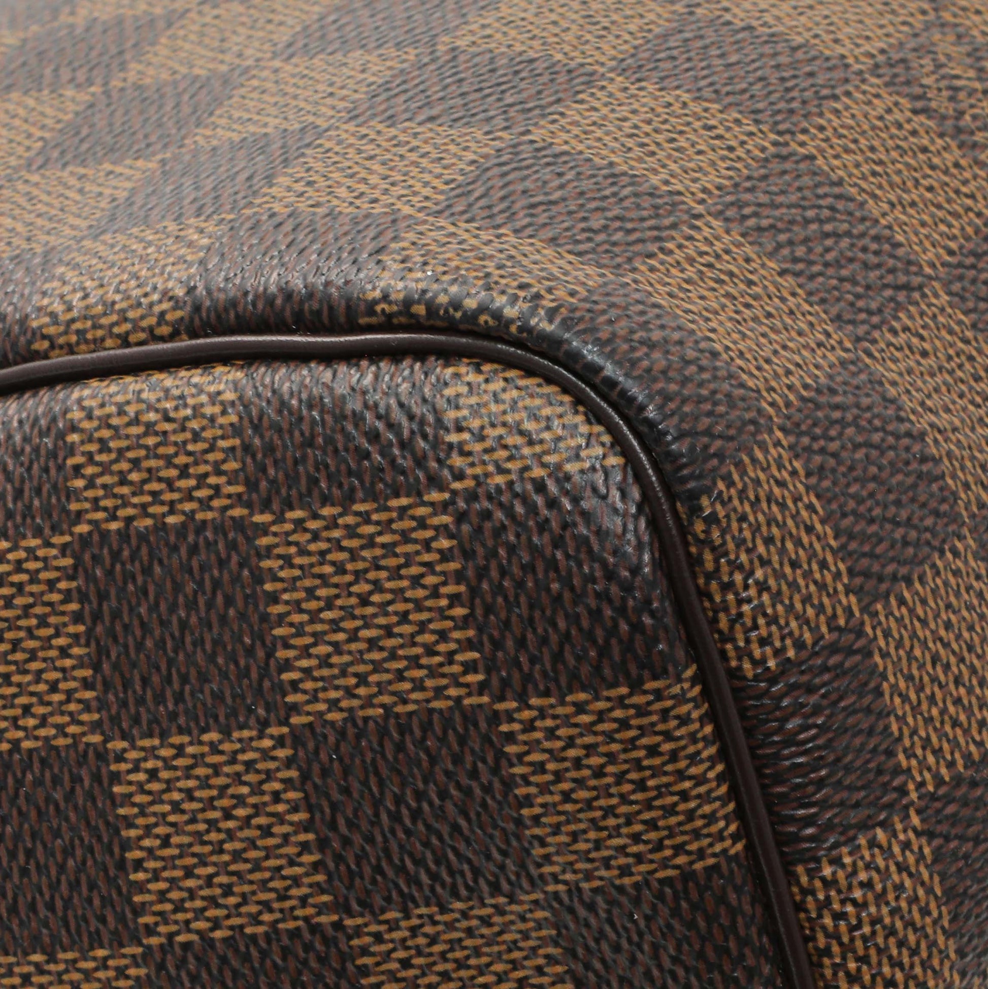 Exclusive Louis Vuitton Damier Ebene Speedy 30 — Lifestyle View