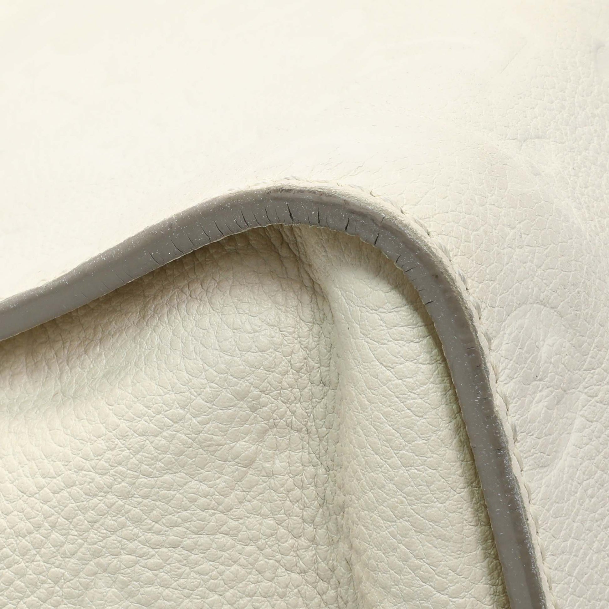 Exclusive Louis Vuitton Empreinte Lumineuse PM — Lifestyle View