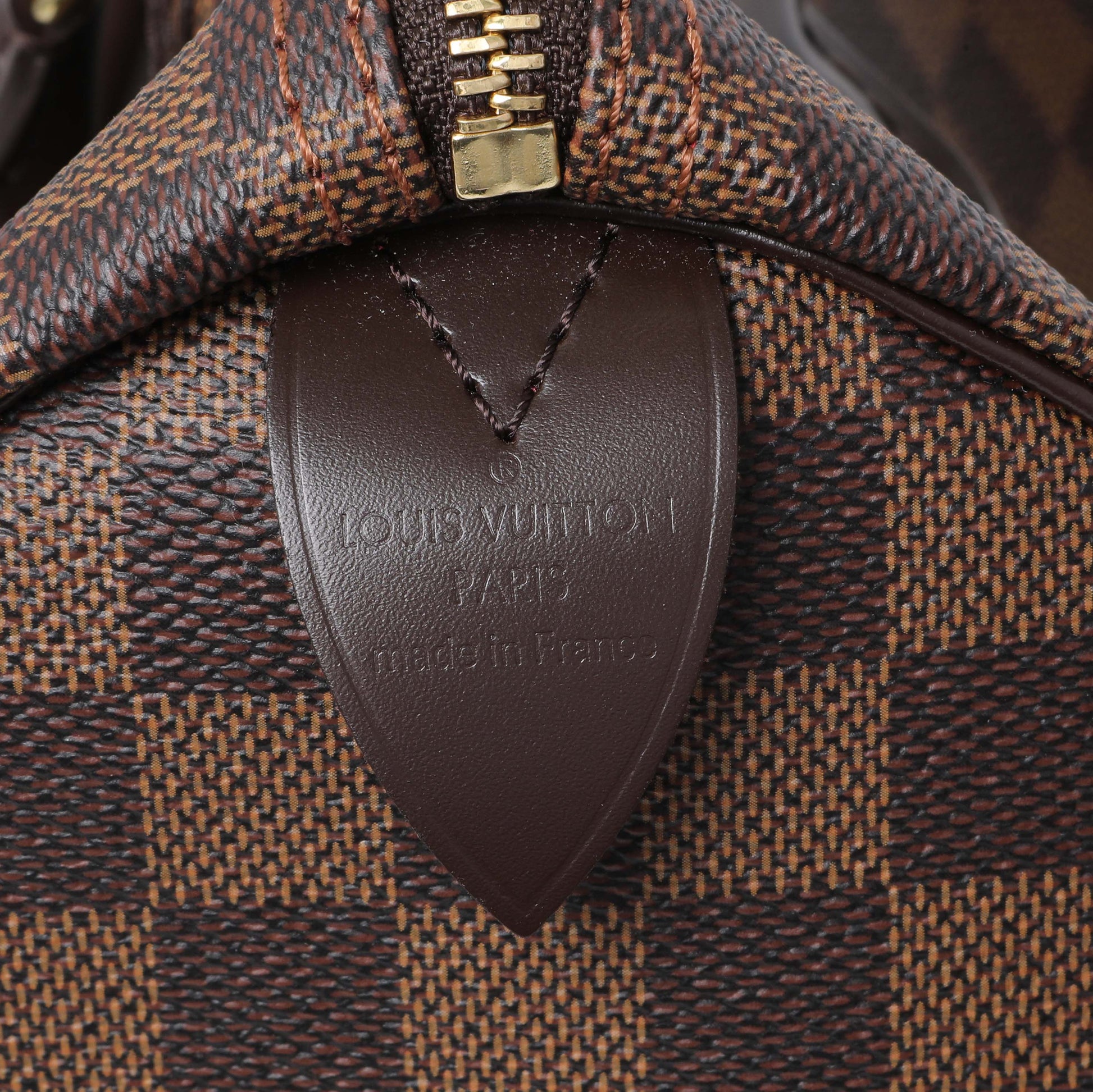Exclusive Louis Vuitton Damier Ebene Speedy 30 — Detail View