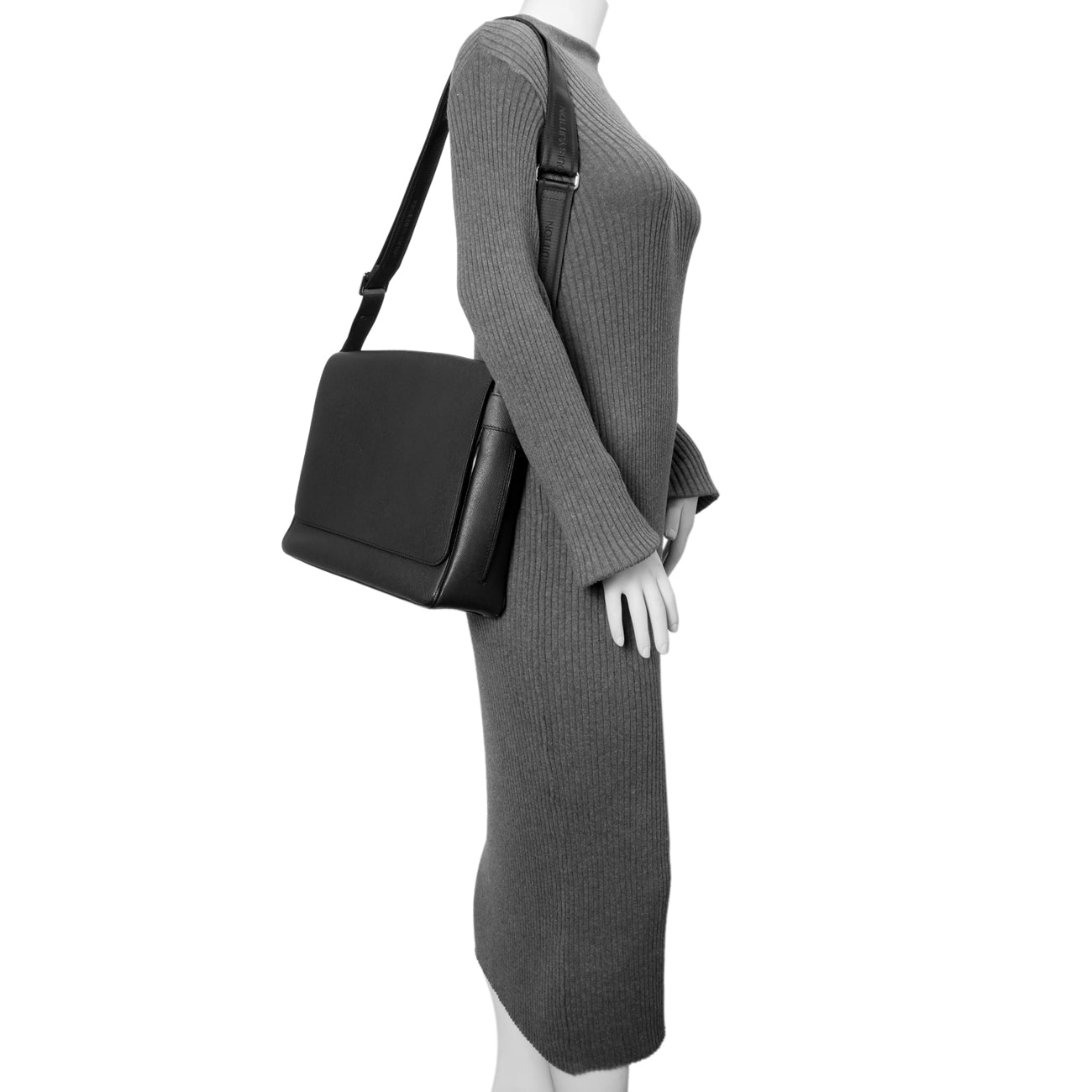 Exclusive Louis Vuitton Ardoise Taiga Roman MM — Alternate View 17