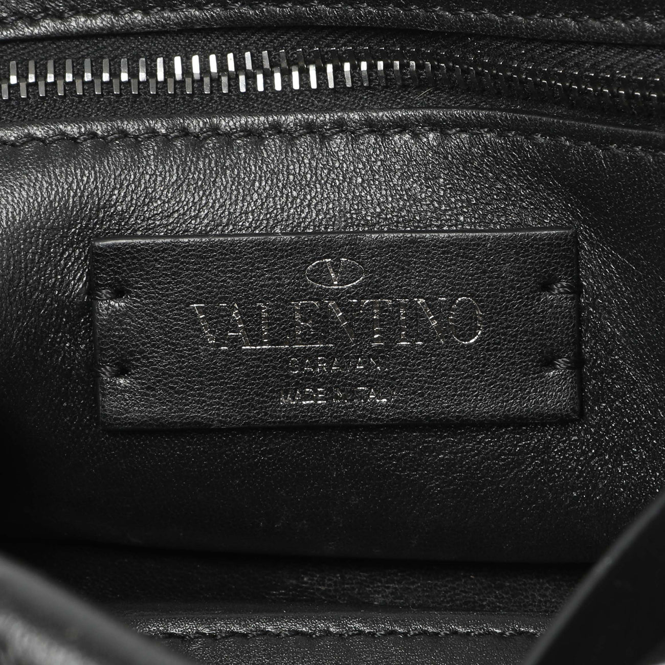 Exclusive Valentino Black Nappa Monochrome Medium Roman Stud Shoulder Bag — Alternate View 9