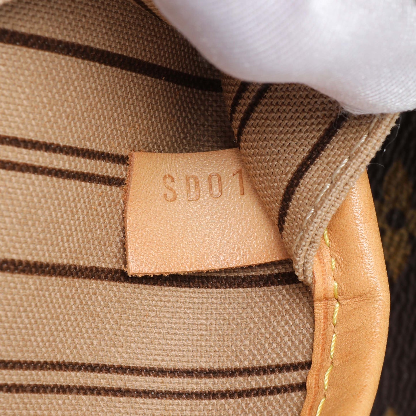 Exclusive Louis Vuitton Monogram Neverfull MM — Alternate View 10