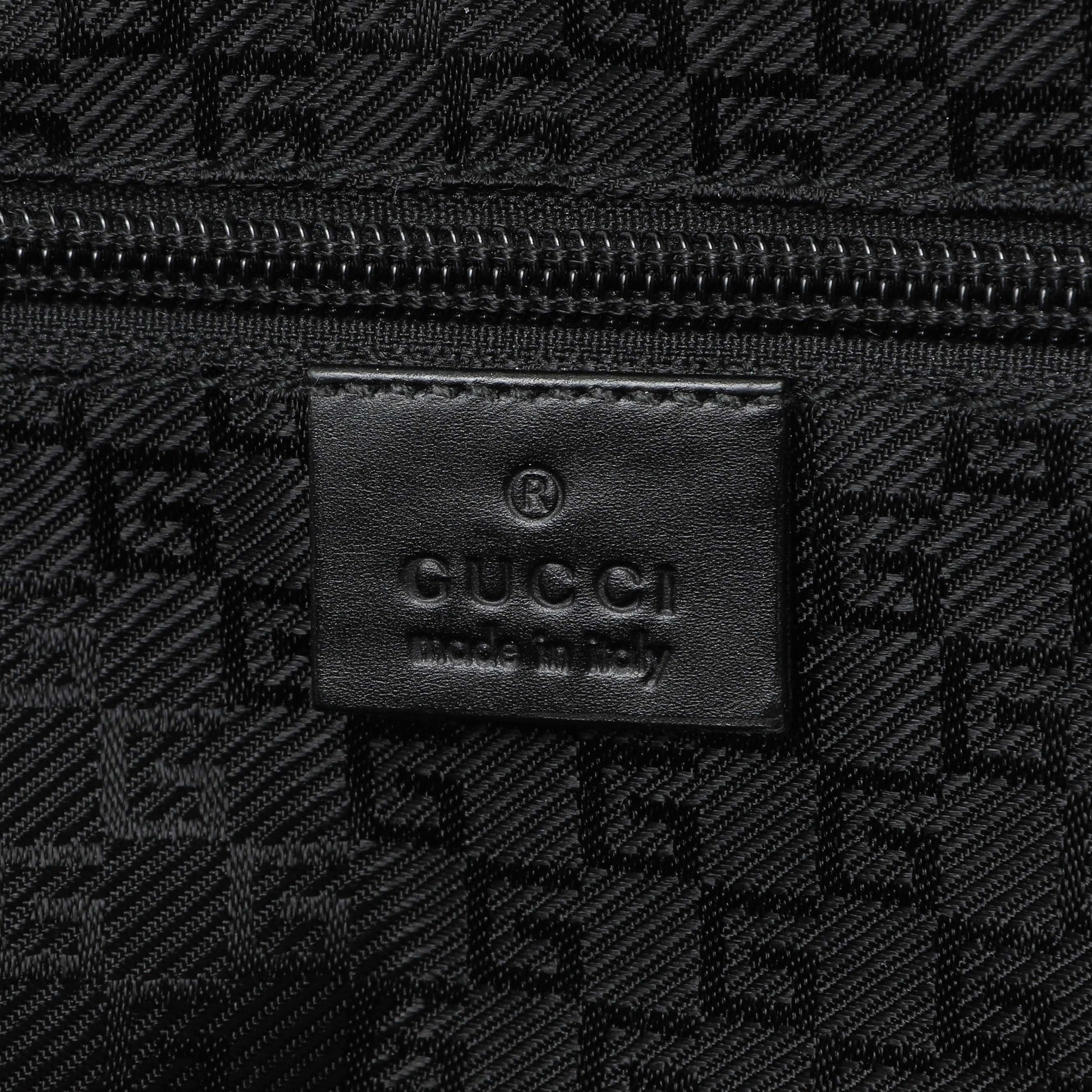 Exclusive Gucci Black Nylon Messenger Crossbody Shoulder Bag — Detail View