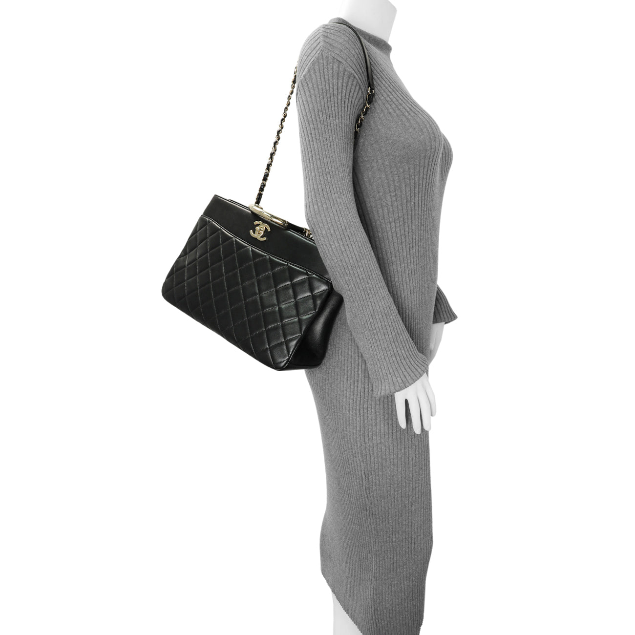 Exclusive Chanel Black Quilted Lambskin Large Carry Chic Shopping Tote — Alternate View 7