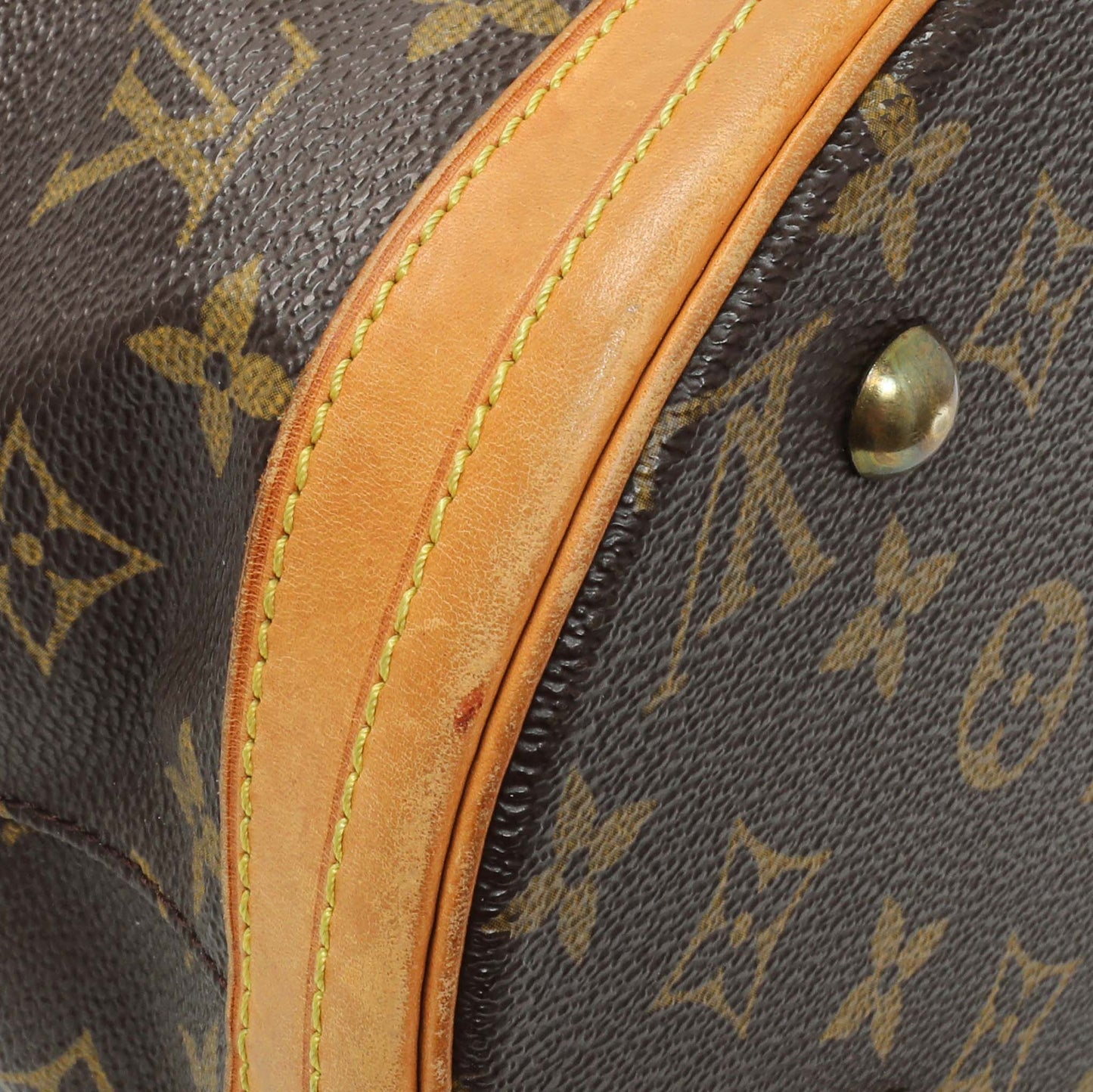 Exclusive Louis Vuitton Monogram Petit Bucket 23 — Lifestyle View