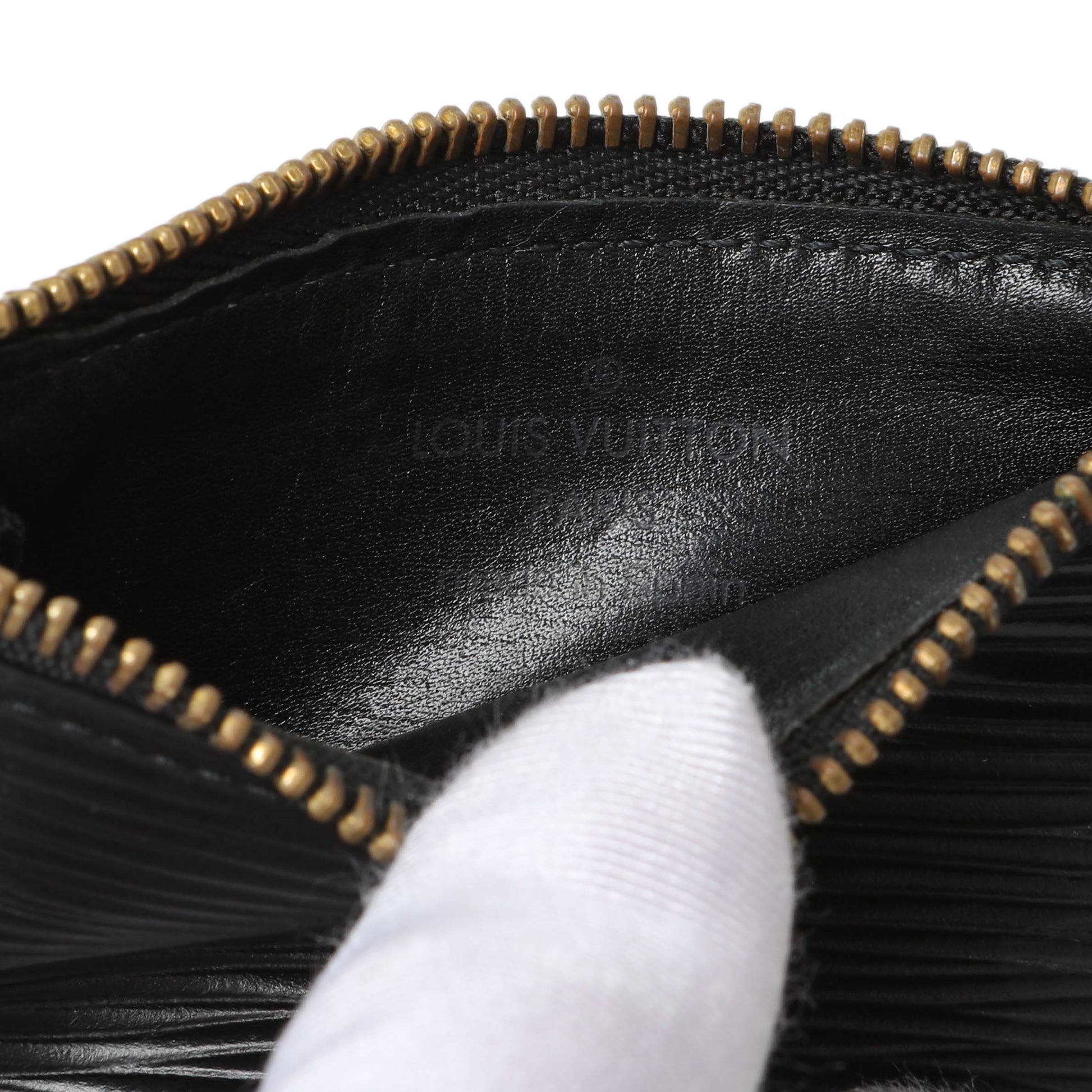Exclusive Louis Vuitton Black Epi Key Pouch — Detail View