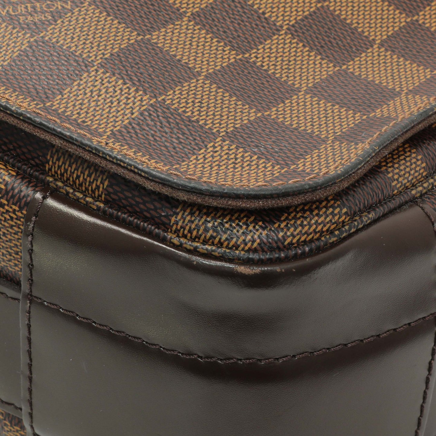 Exclusive Lous Vuitton Damier Ebene Bastille Messenger — Detail View
