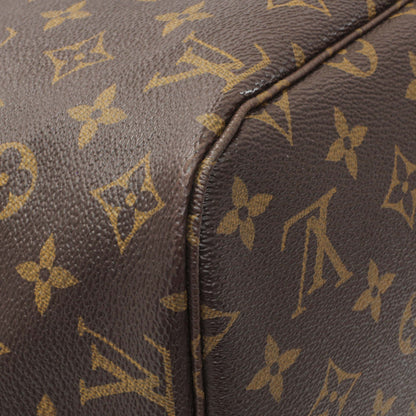 Exclusive Louis Vuitton Monogram Neverfull MM — Lifestyle View