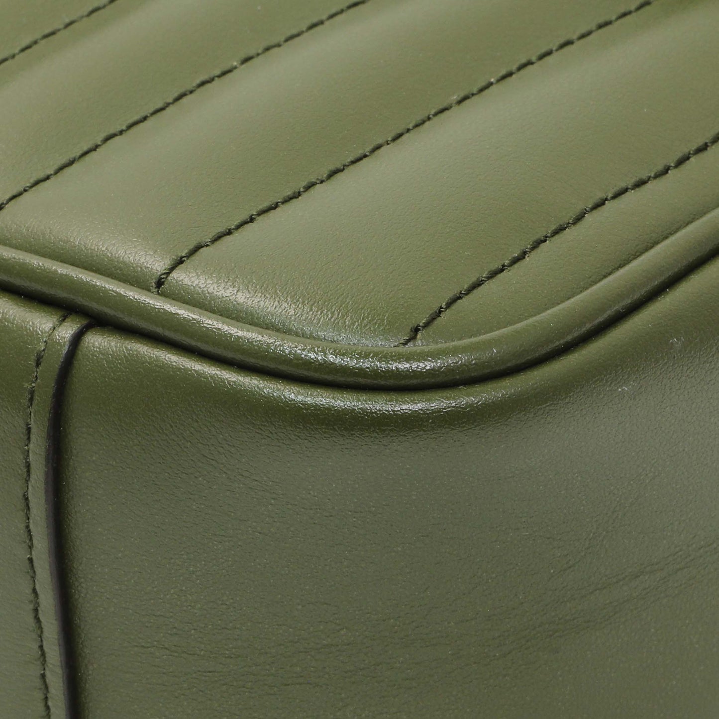 Exclusive Gucci Green Calfskin Matelasse Aria Small GG Marmont Shoulder Bag — Detail View