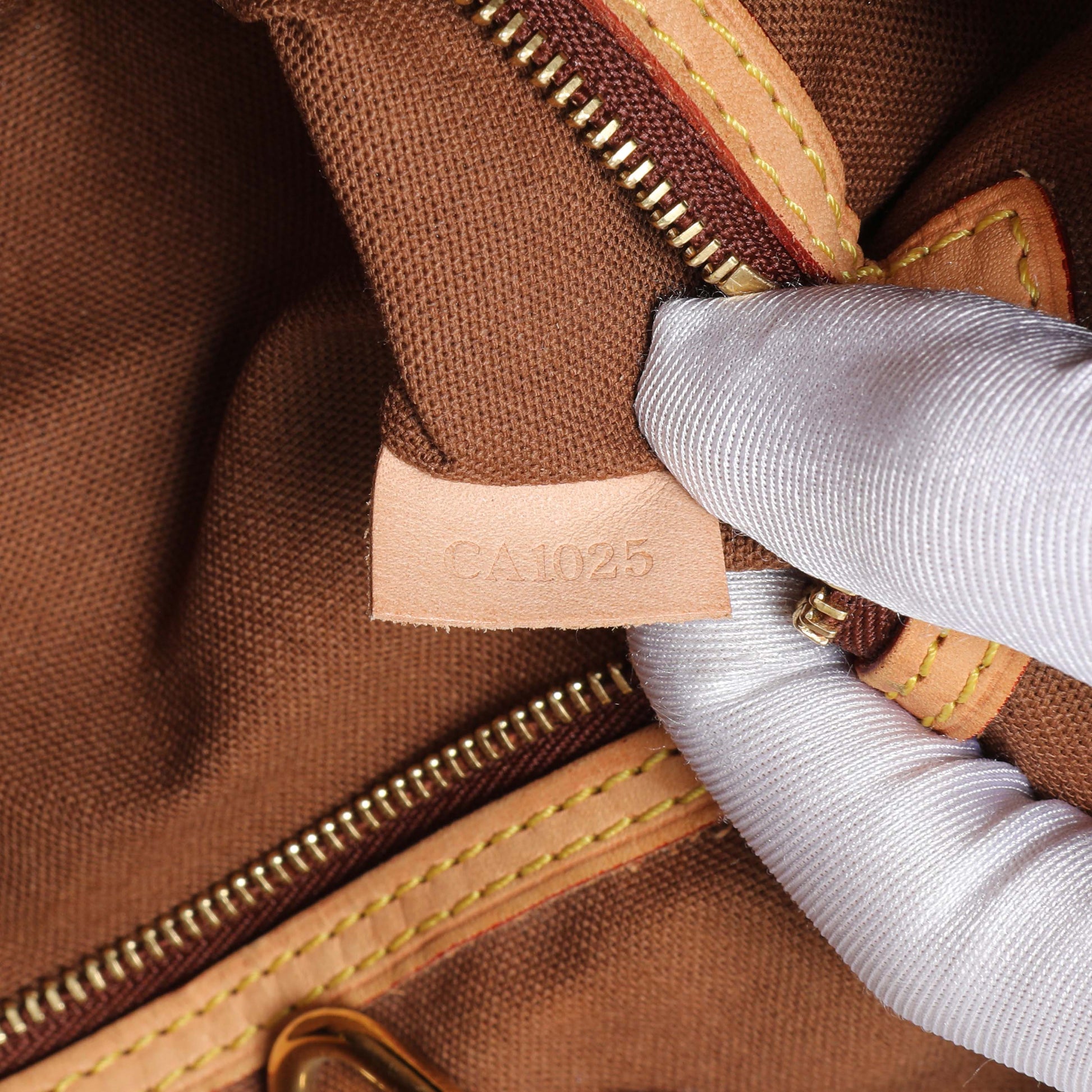Exclusive Louis Vuitton Monogram Batignolles Horizontal — Alternate View 10