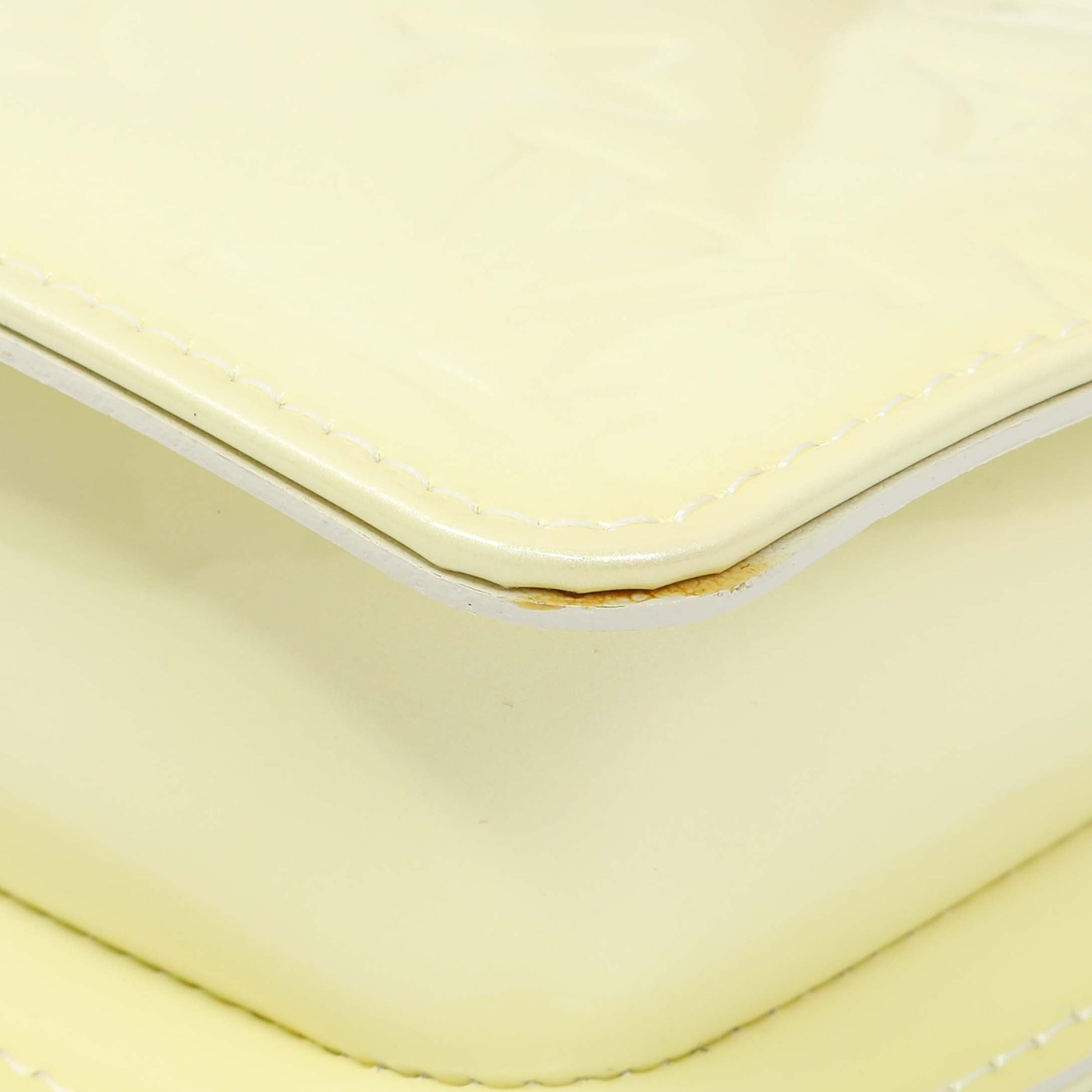 Exclusive Louis Vuitton Perle Vernis Lexington Pochette — Detail View