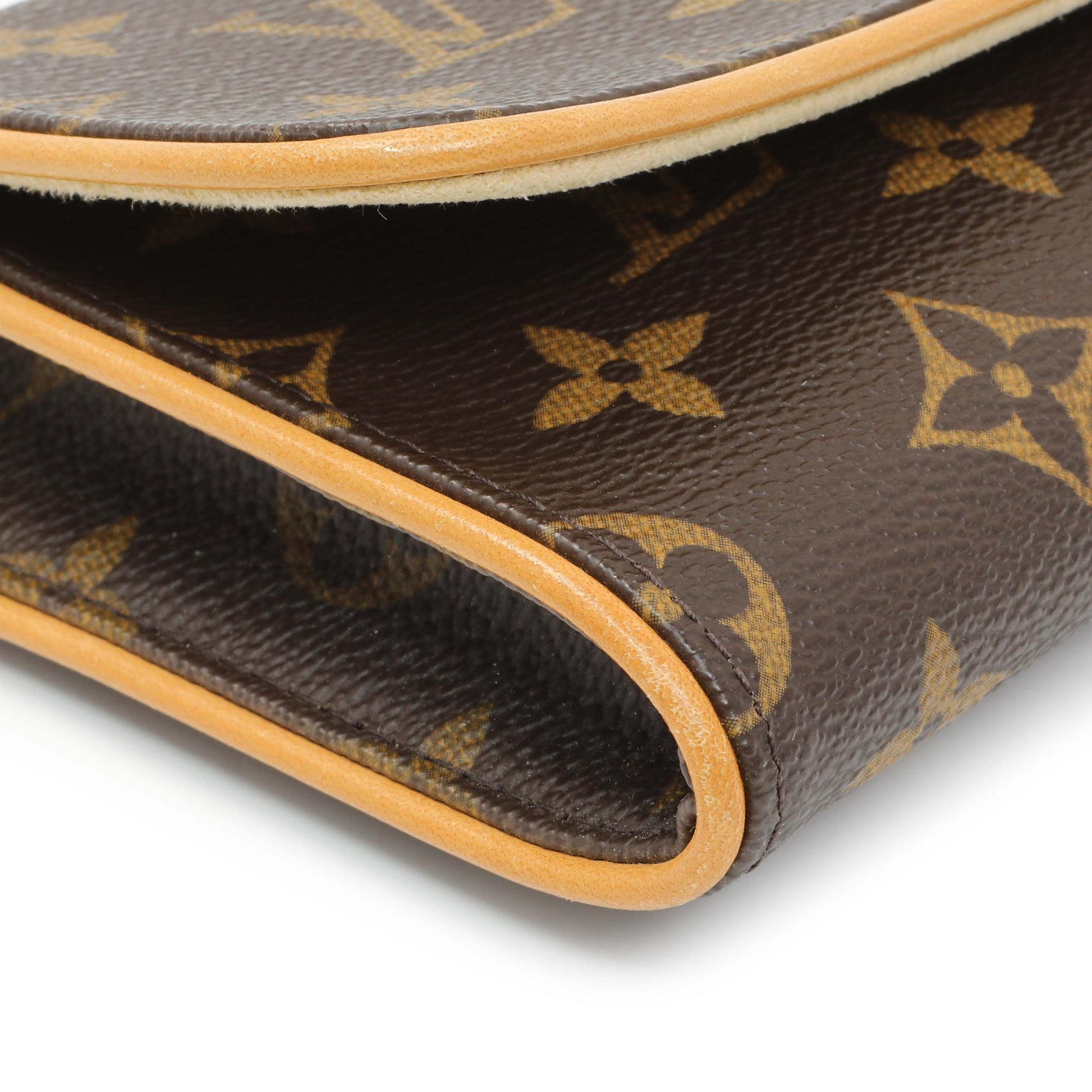 Exclusive Louis Vuitton Monogram Pochette Twin GM — Top View