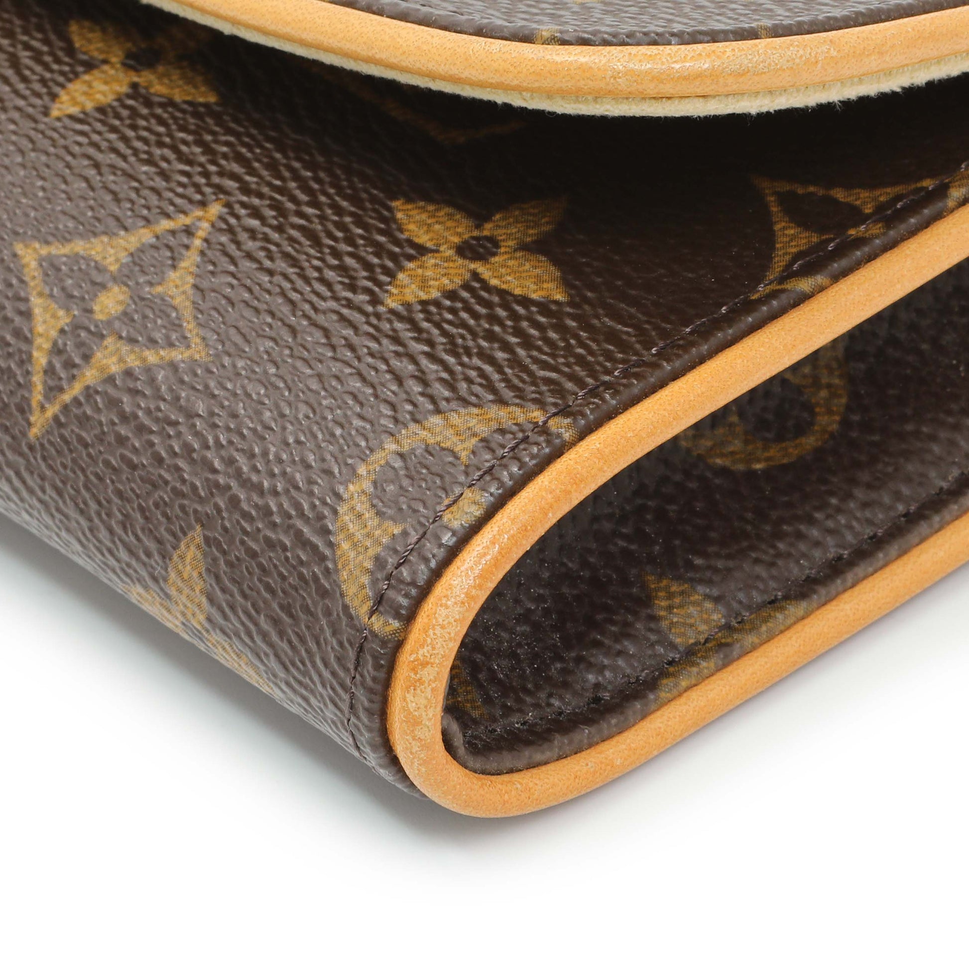 Exclusive Louis Vuitton Monogram Pochette Twin GM — Detail View