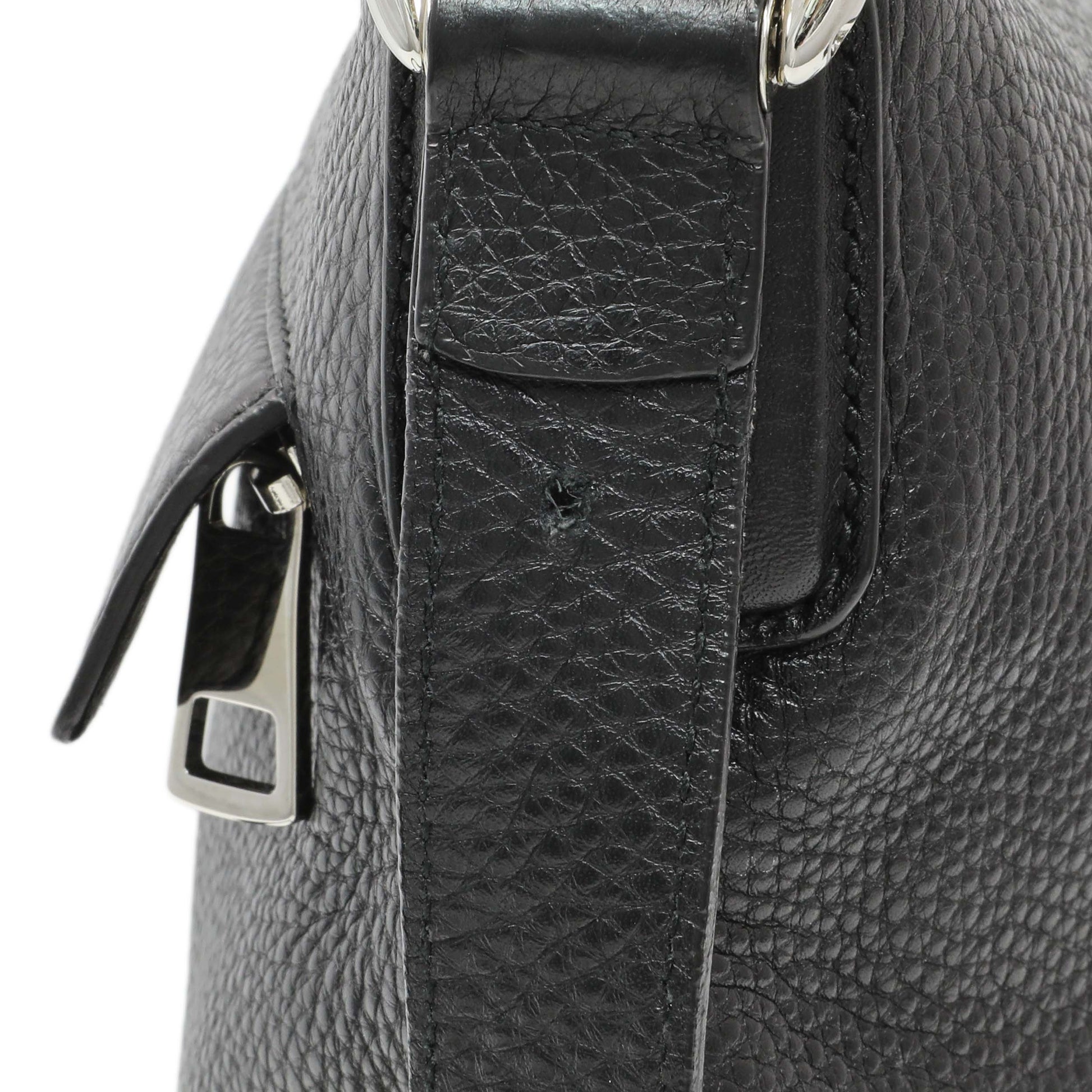 Exclusive Gucci Black Pebbled Calfskin Medium Soho Messenger Bag — Alternate View 11